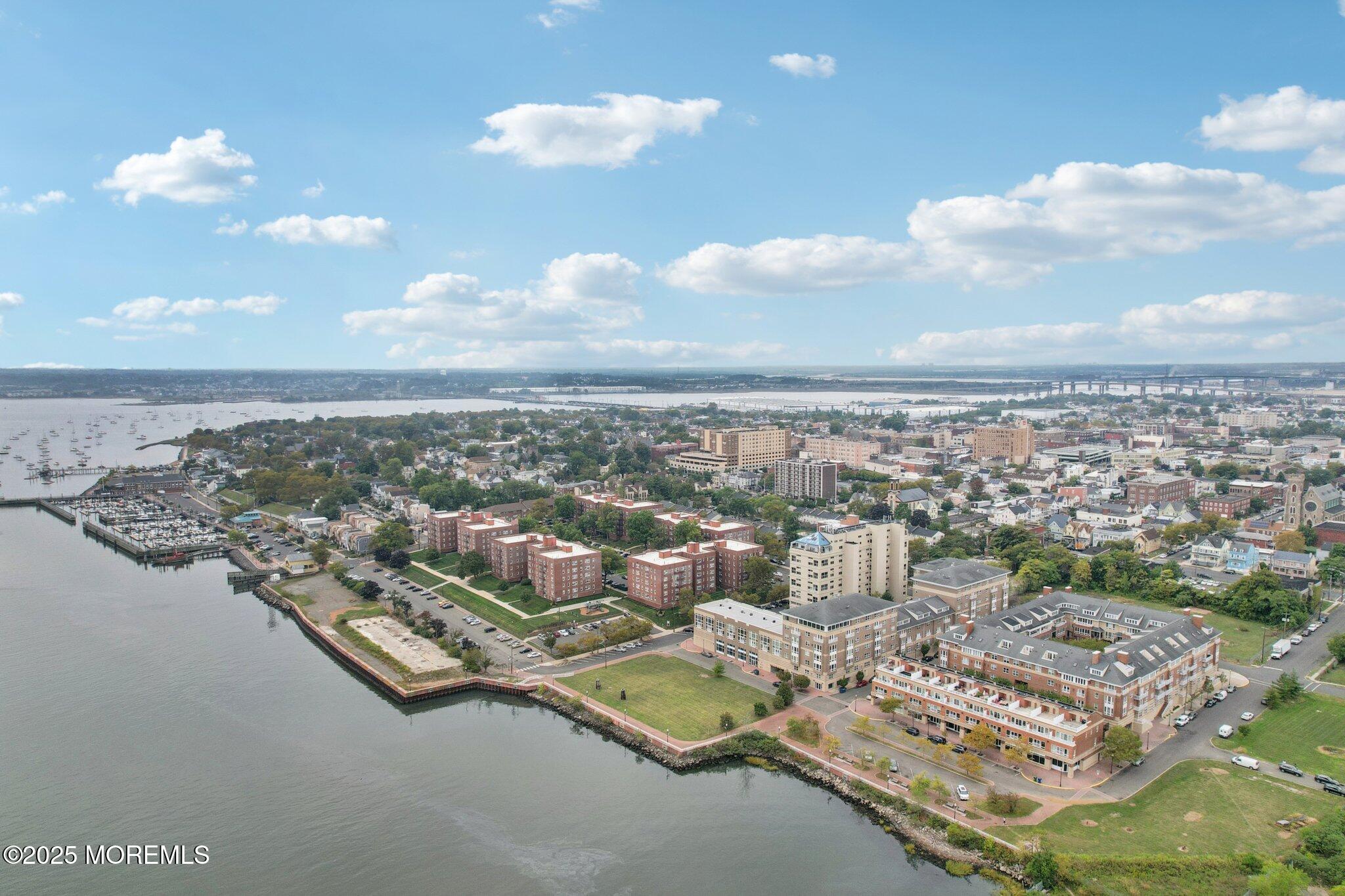 368 Rector Street, 421