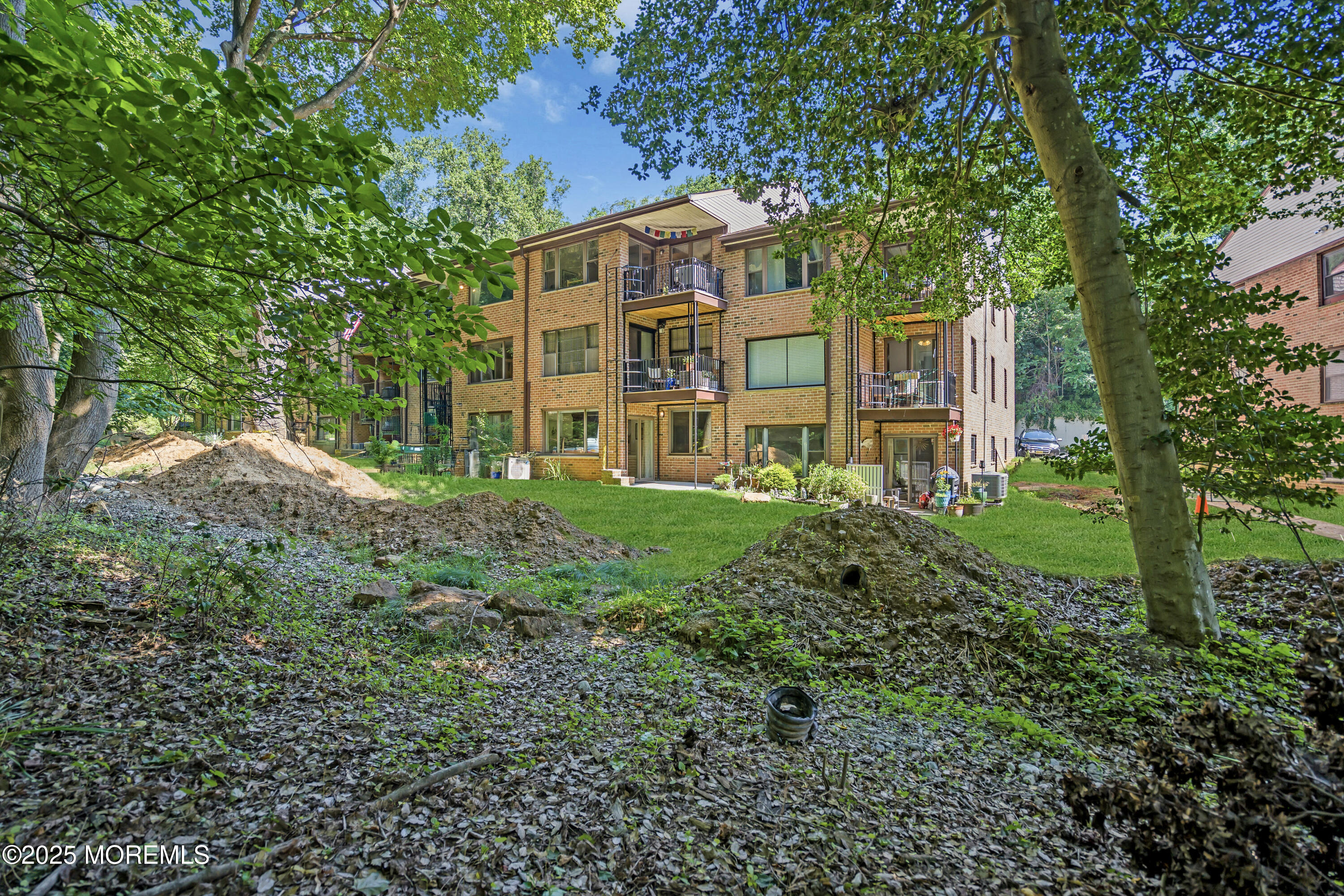 200 Portland Road, E4