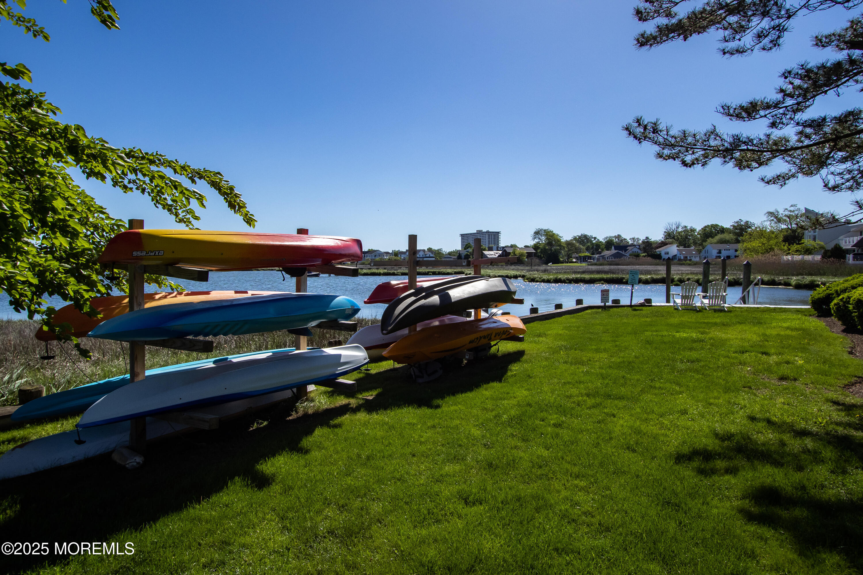 25 Meadow Avenue, 30