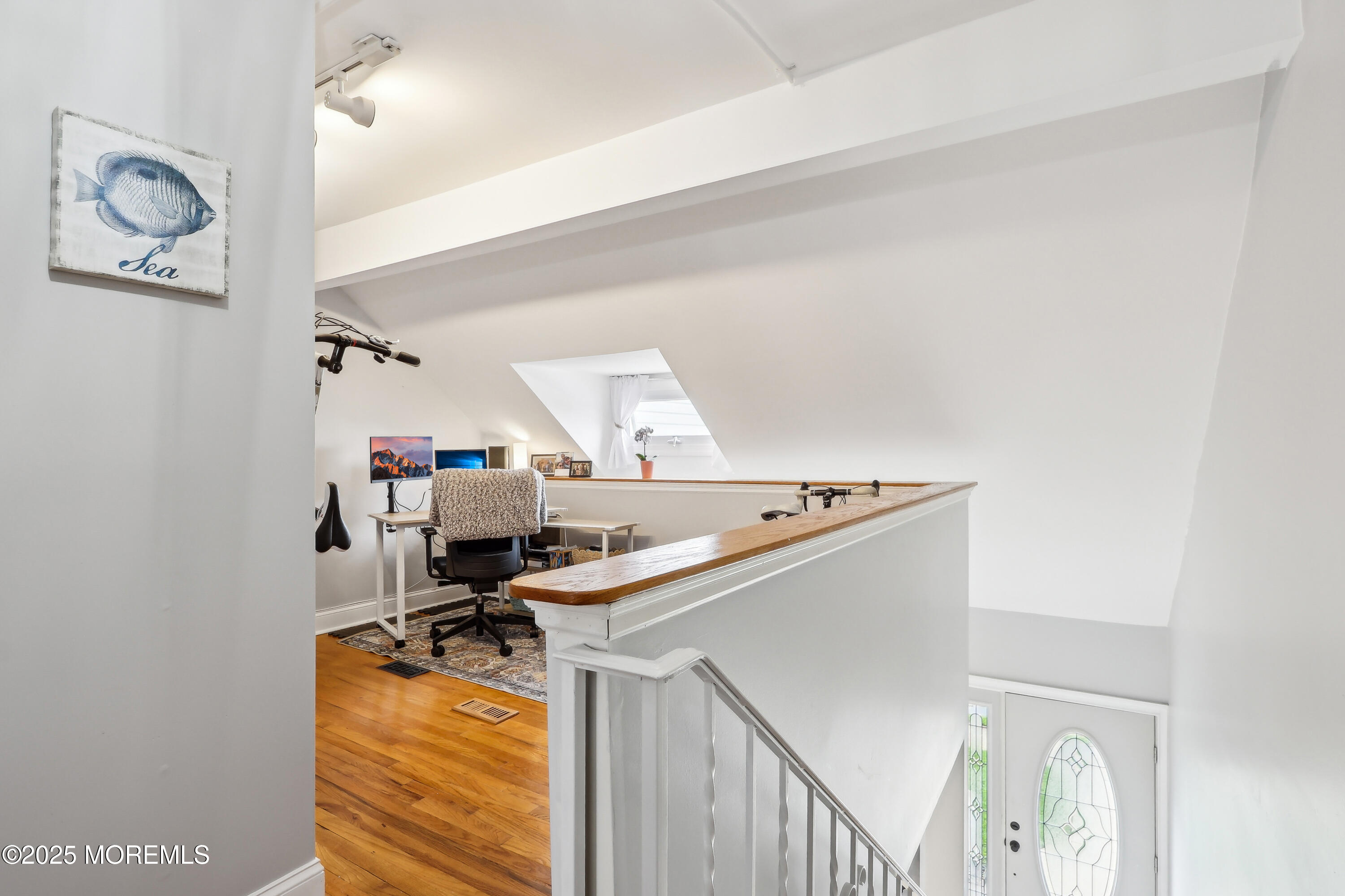 25 Meadow Avenue, 30