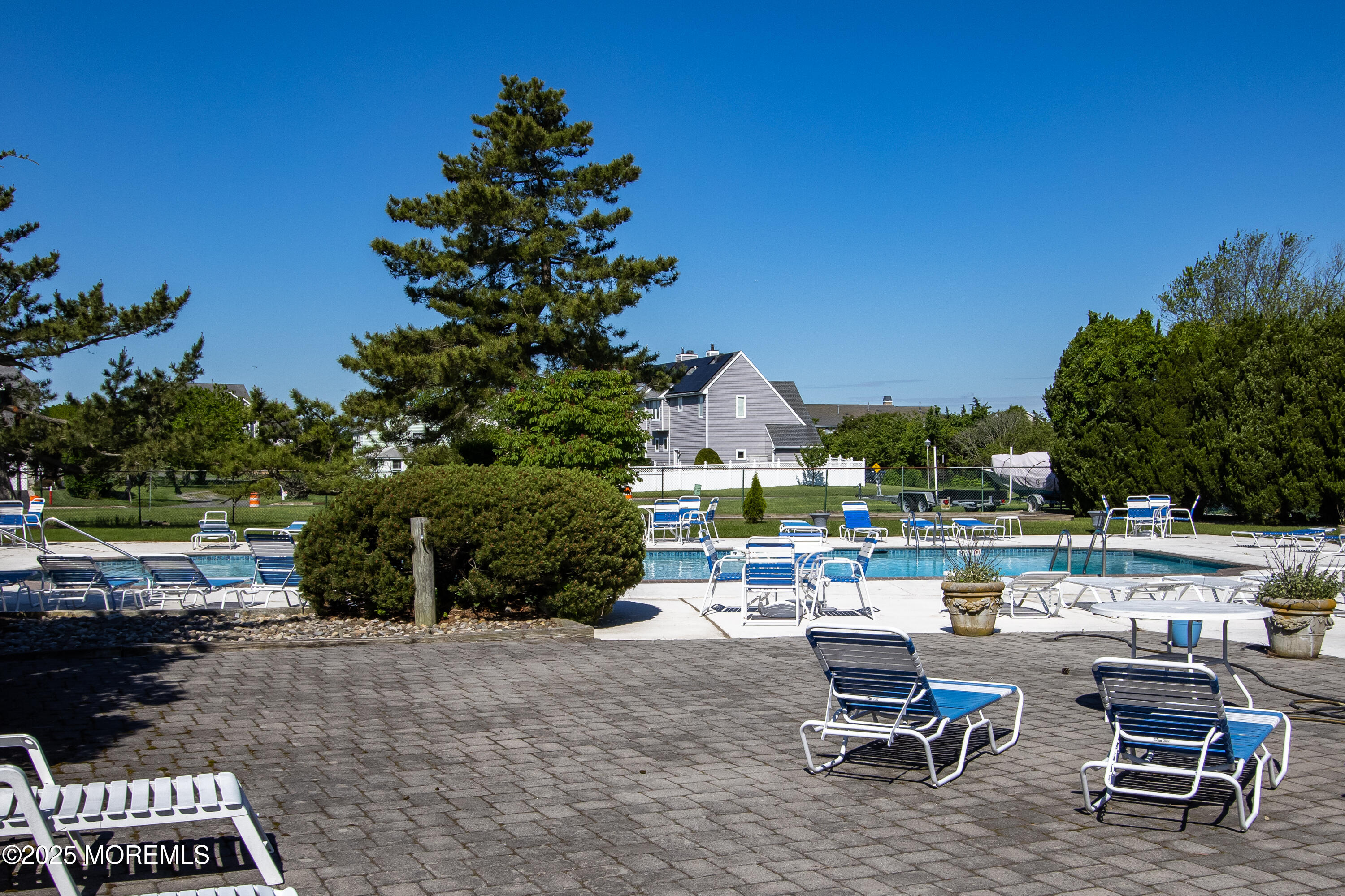 25 Meadow Avenue, 30