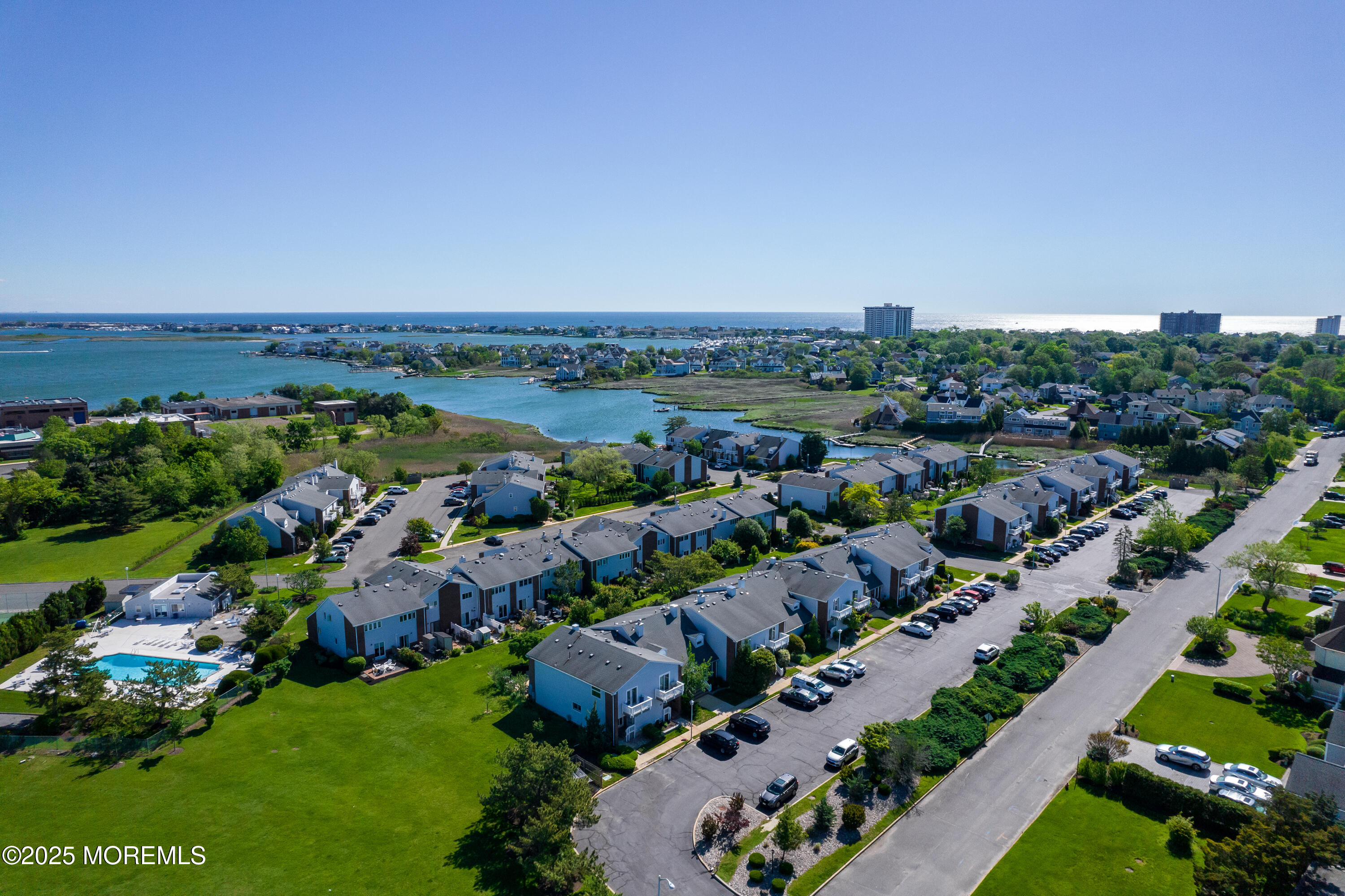 25 Meadow Avenue, 30