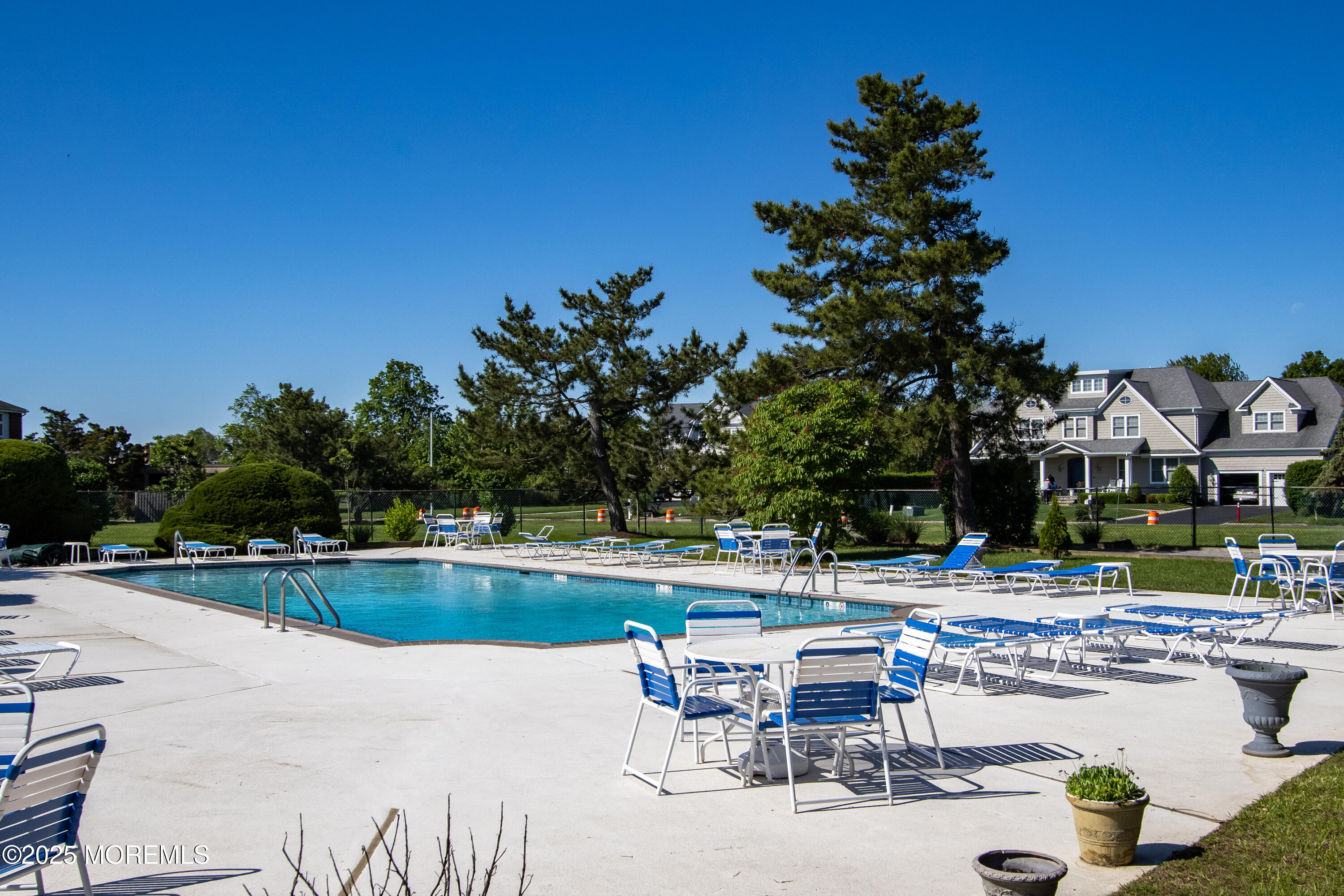 25 Meadow Avenue, 30