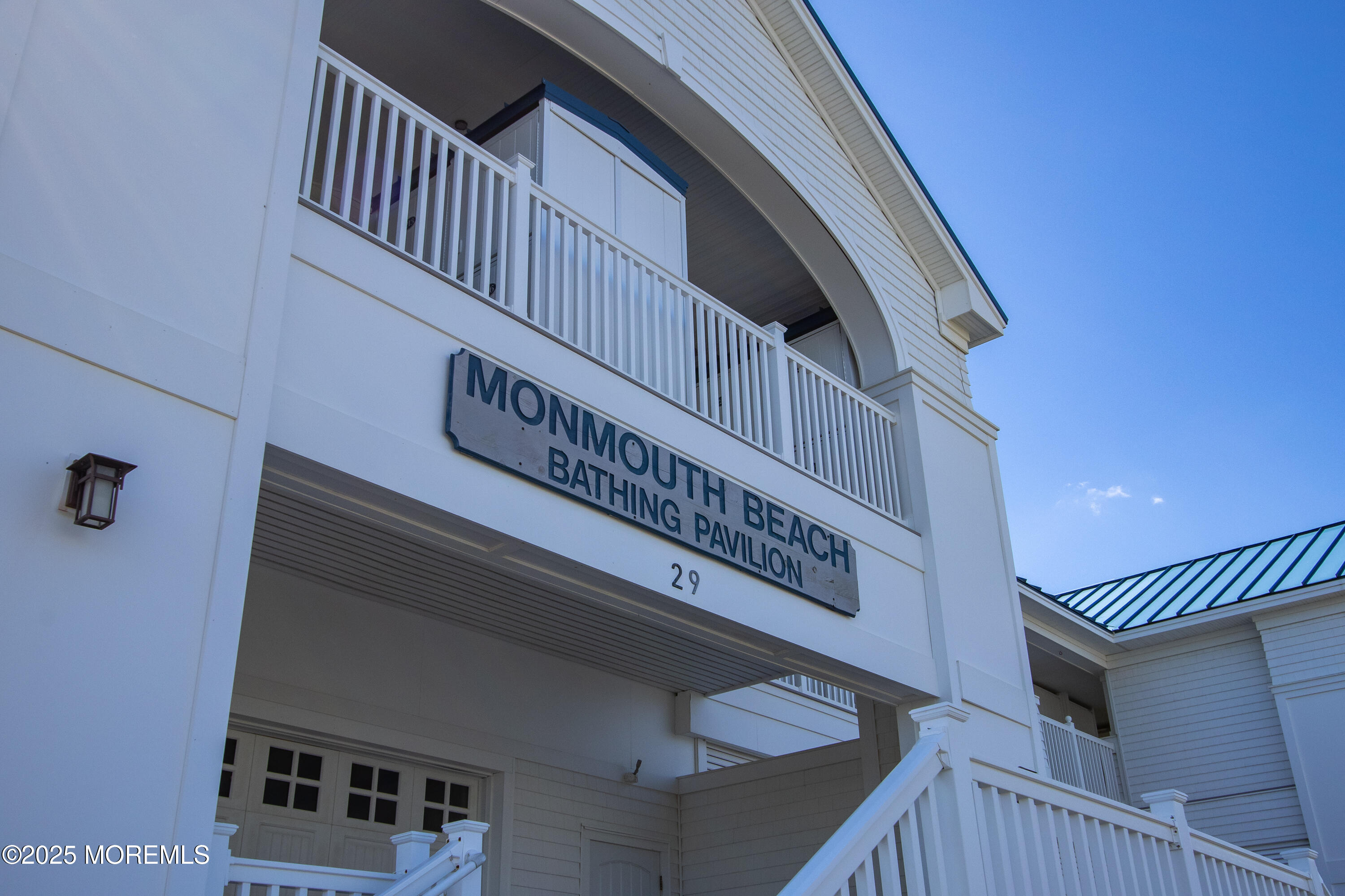 25 Meadow Avenue, 30