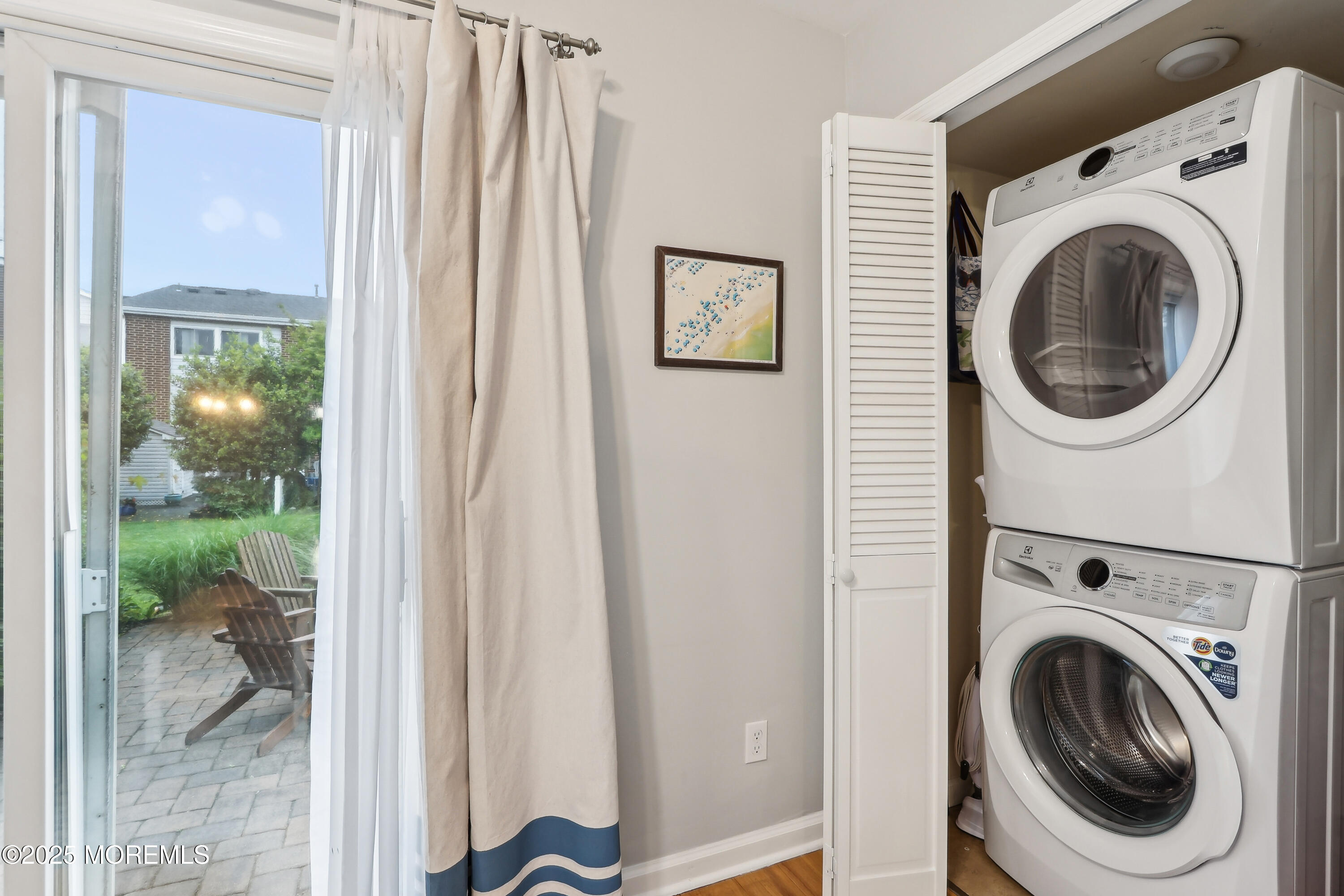 25 Meadow Avenue, 30