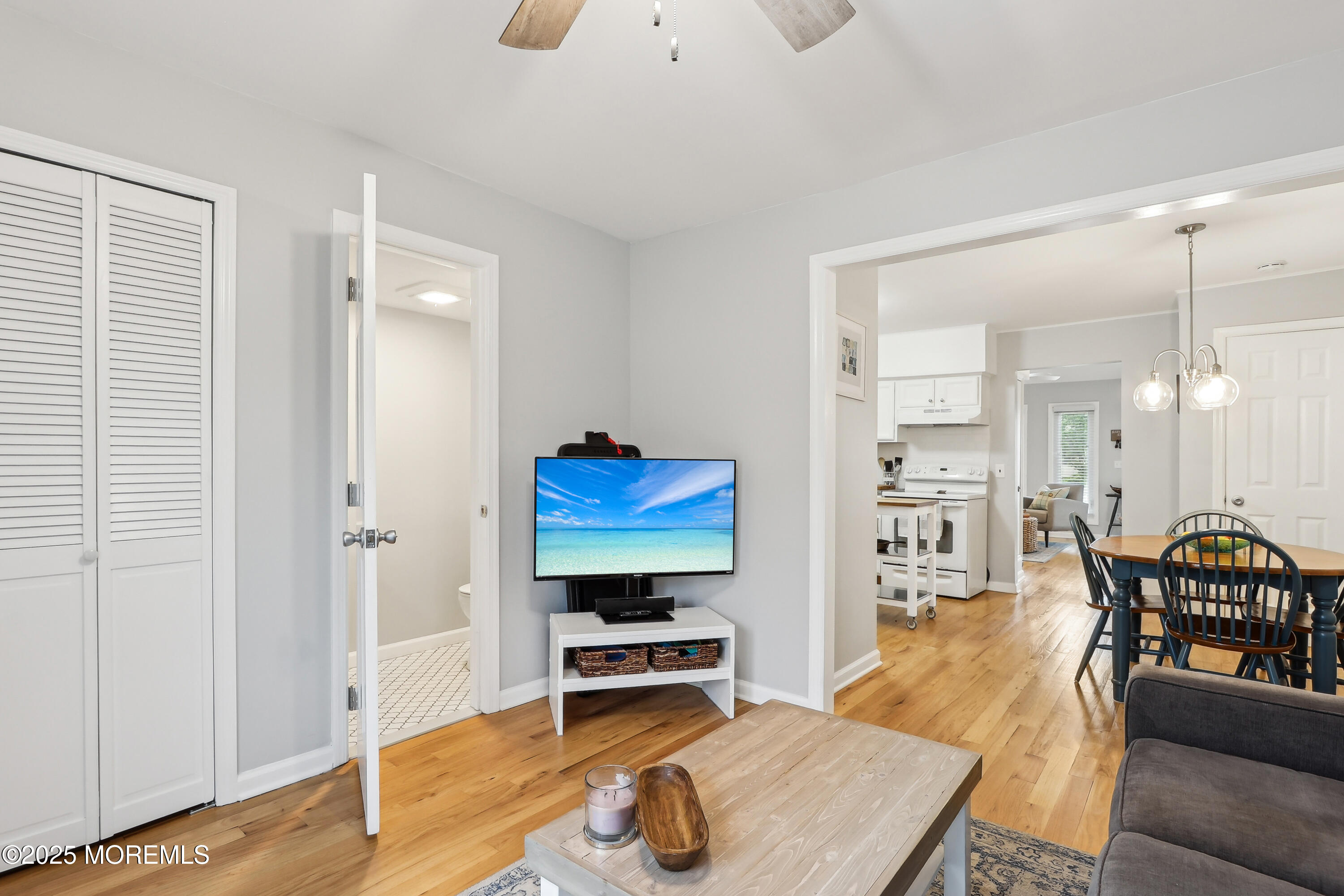 25 Meadow Avenue, 30