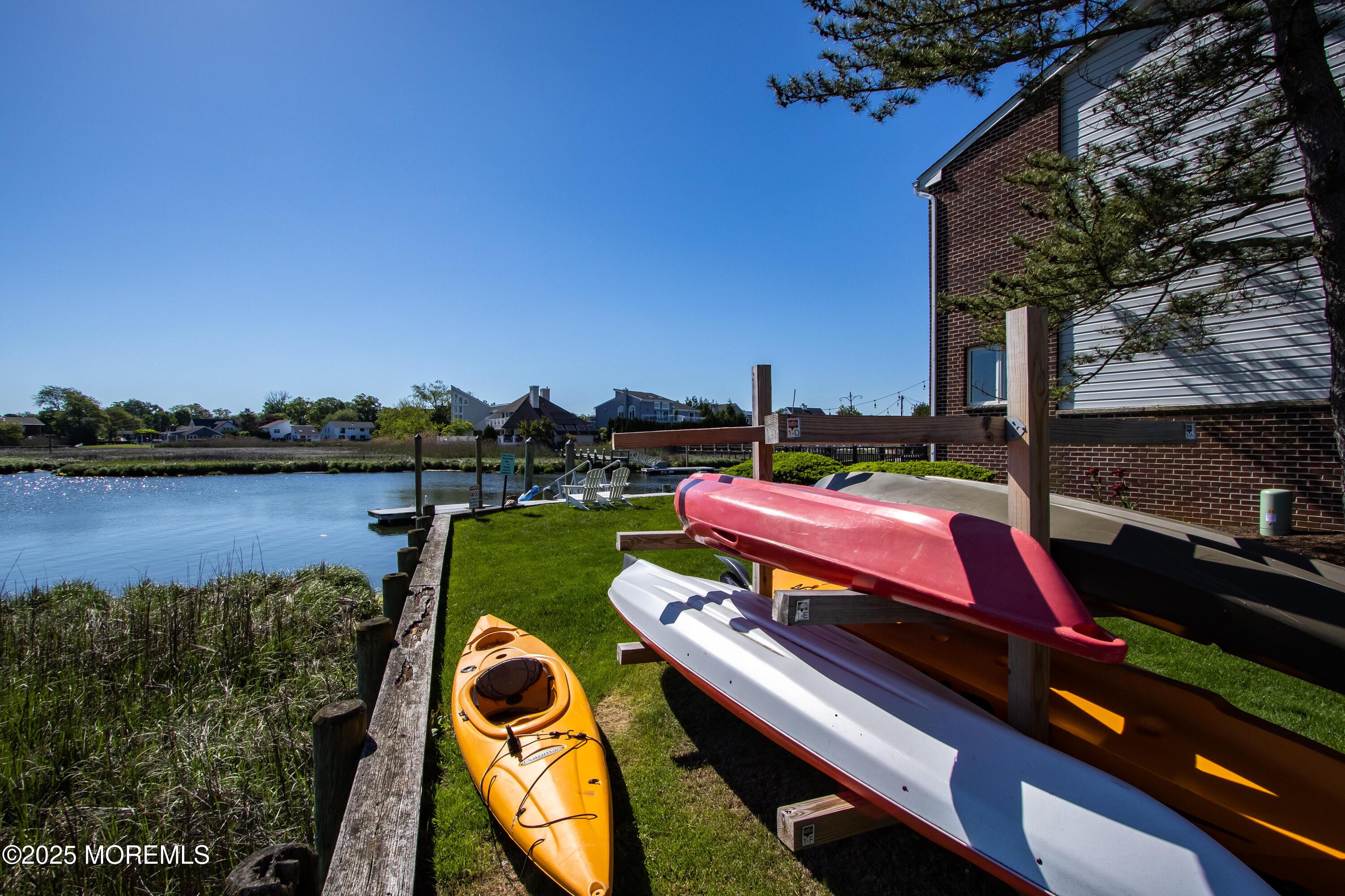 25 Meadow Avenue, 30