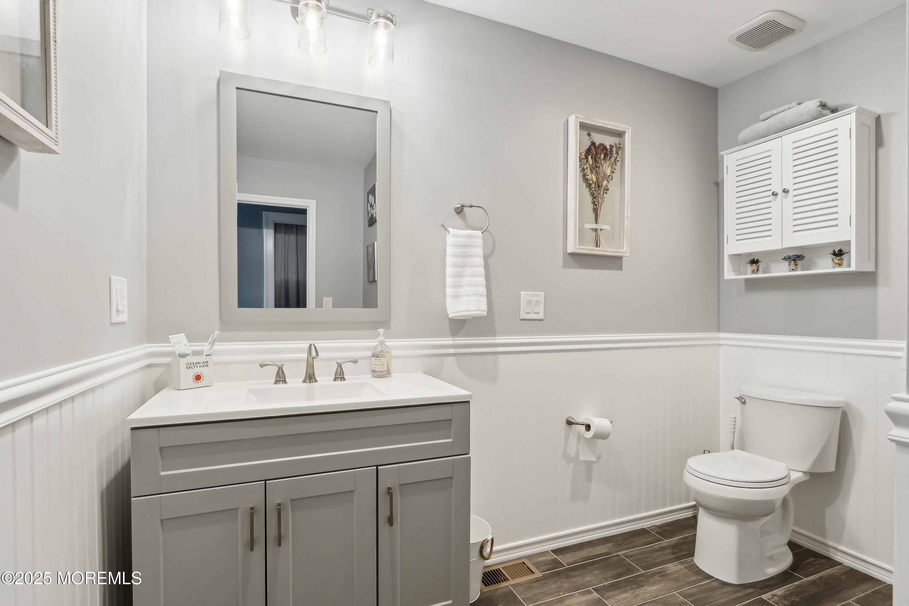 25 Meadow Avenue, 30