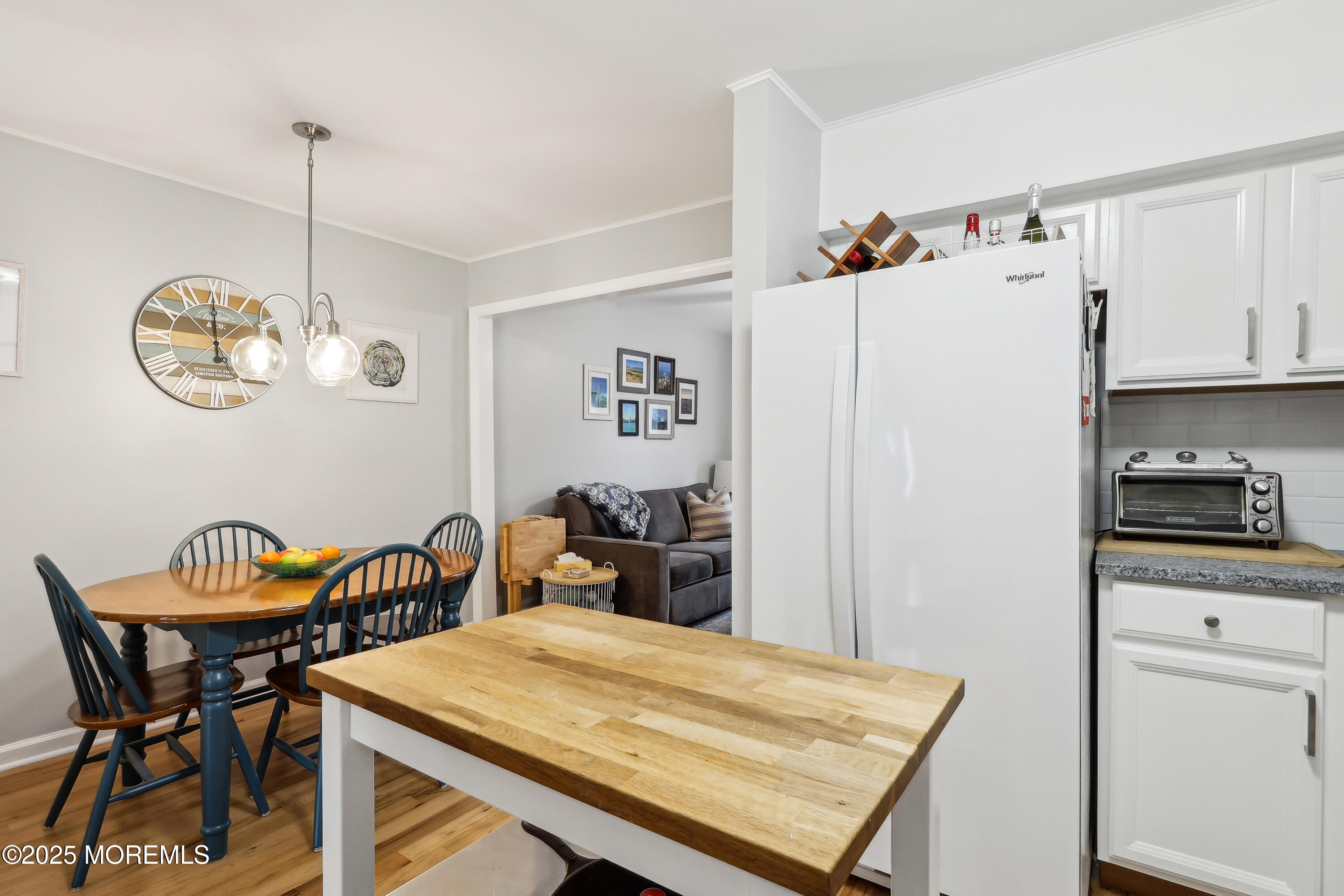 25 Meadow Avenue, 30