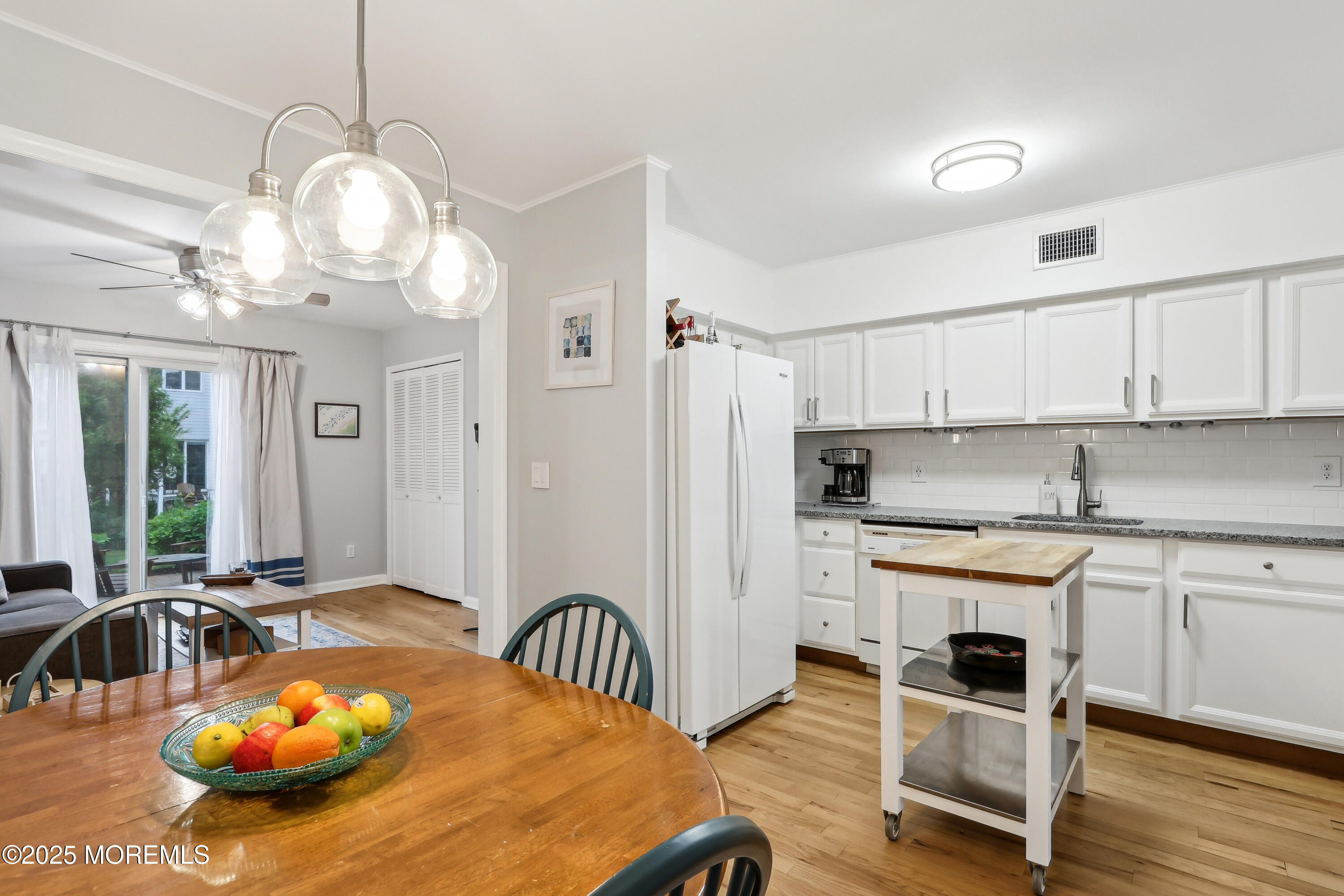 25 Meadow Avenue, 30