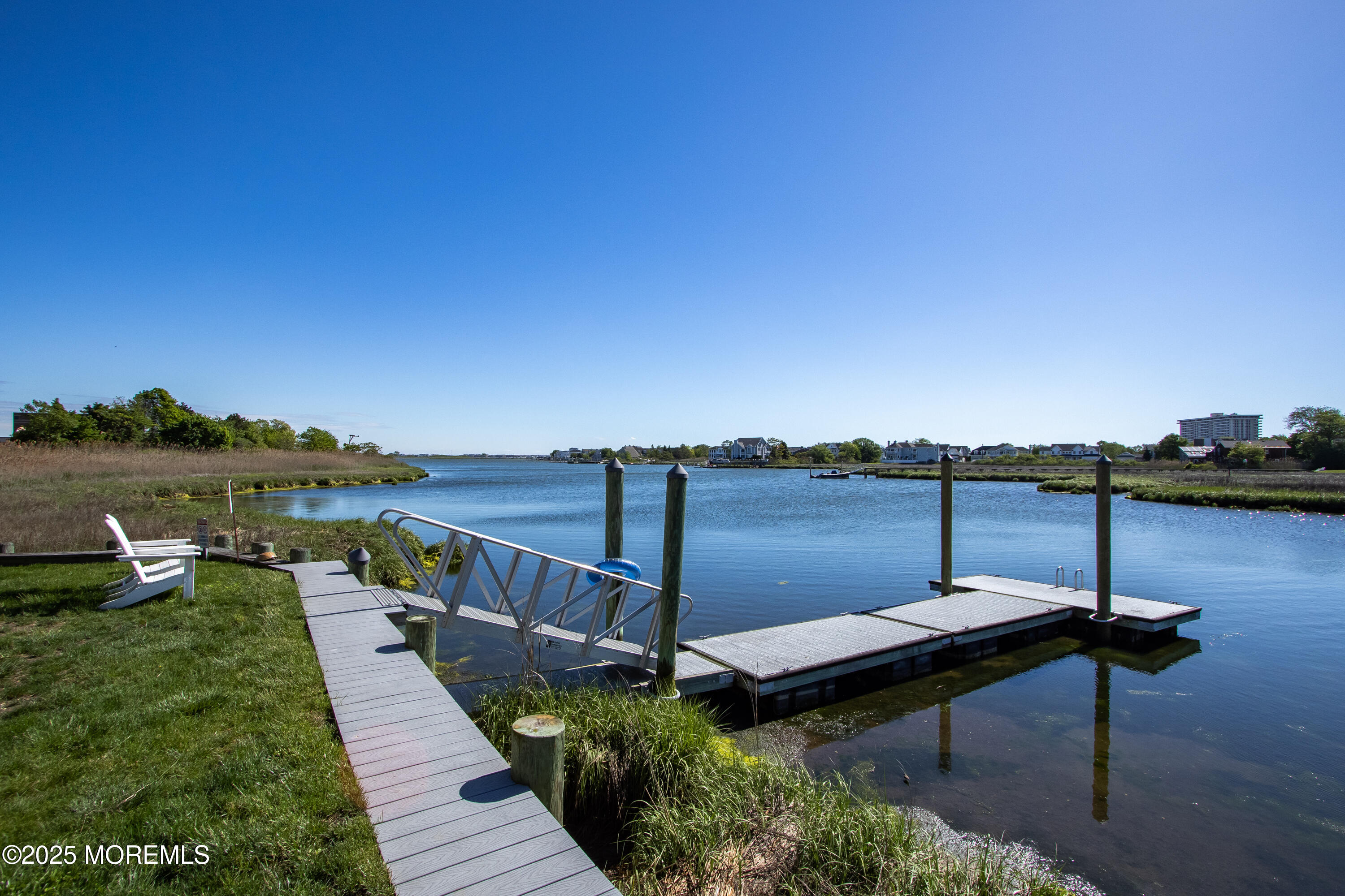 25 Meadow Avenue, 30