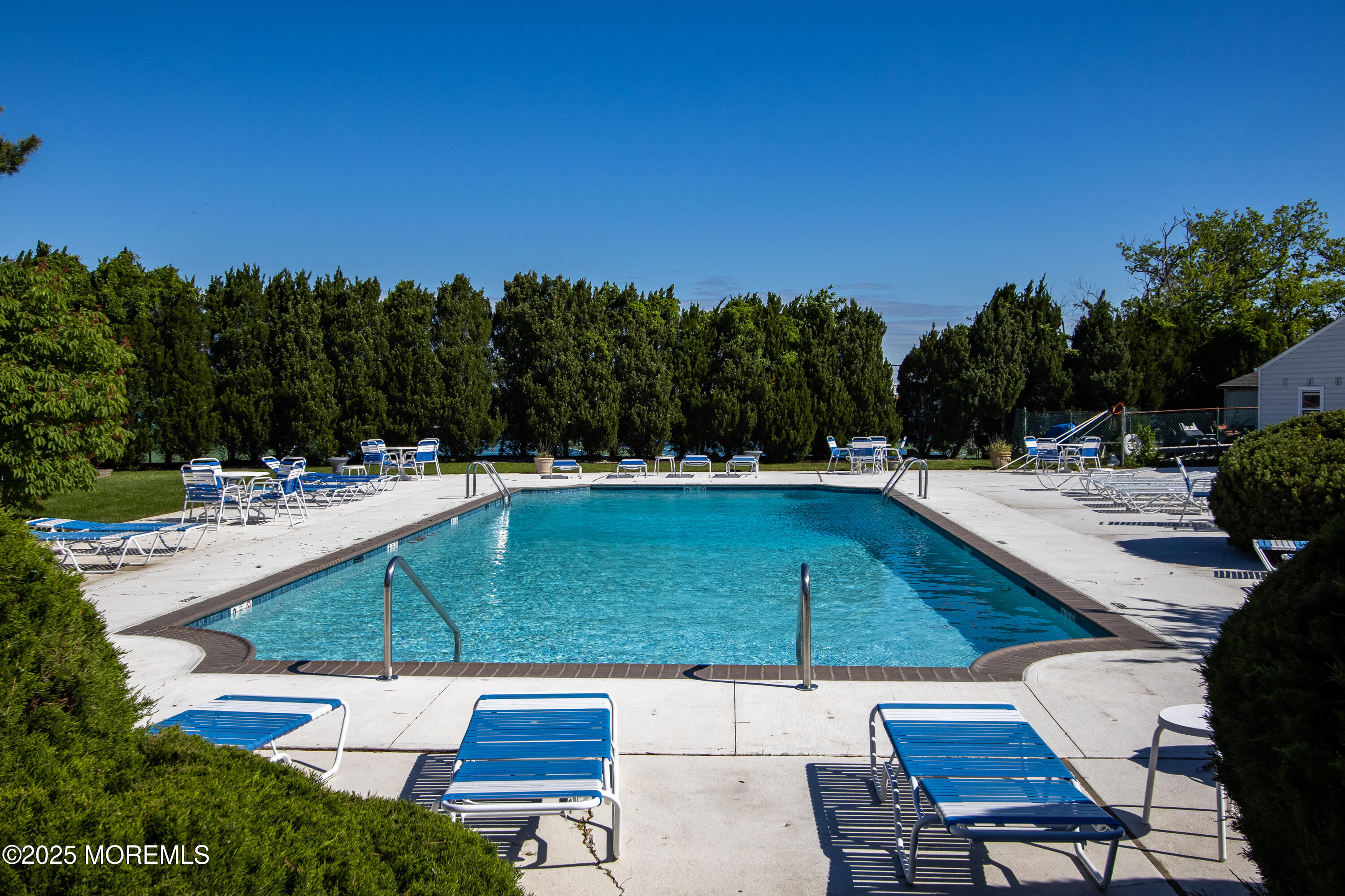 25 Meadow Avenue, 30