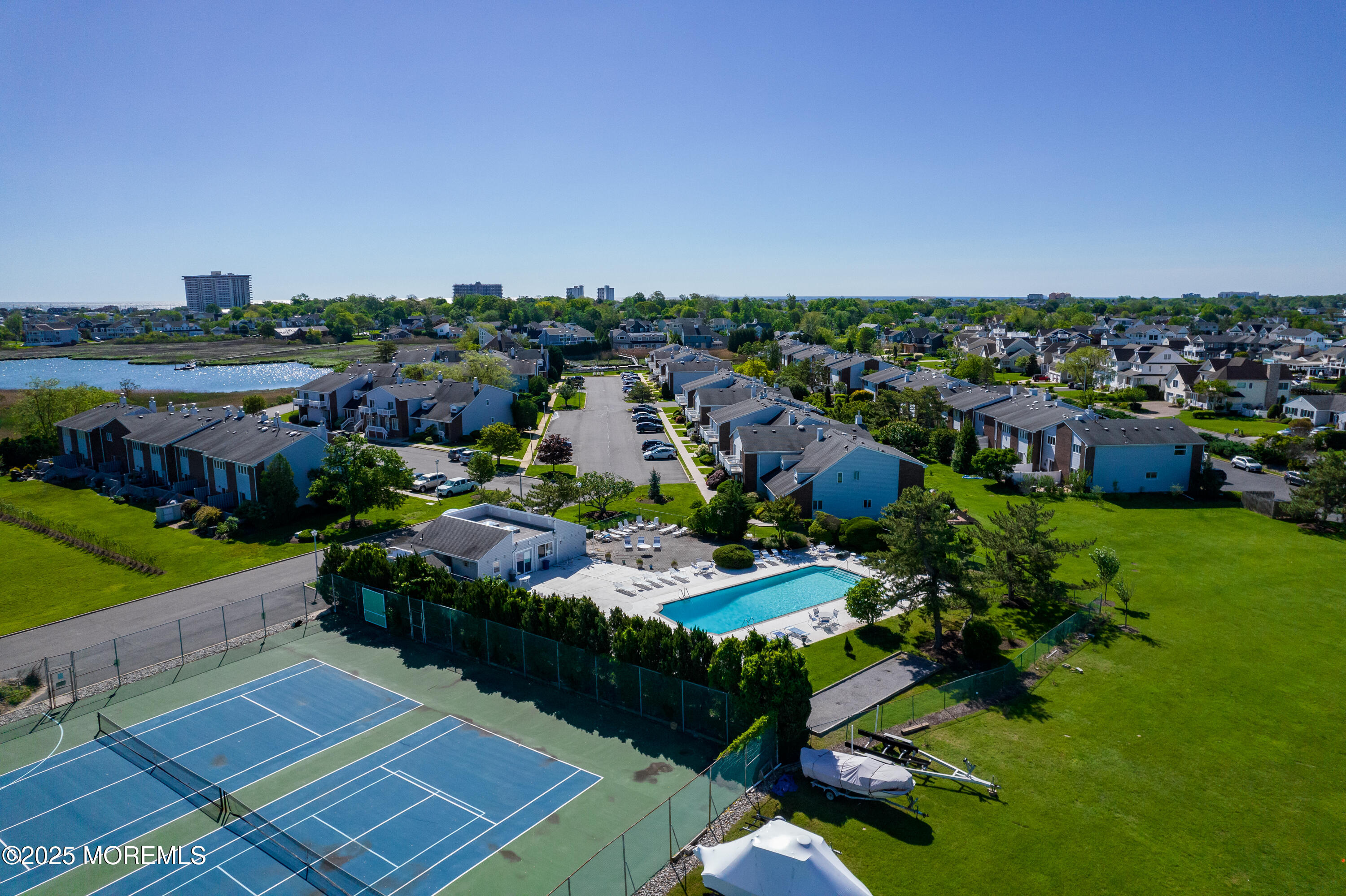 25 Meadow Avenue, 30