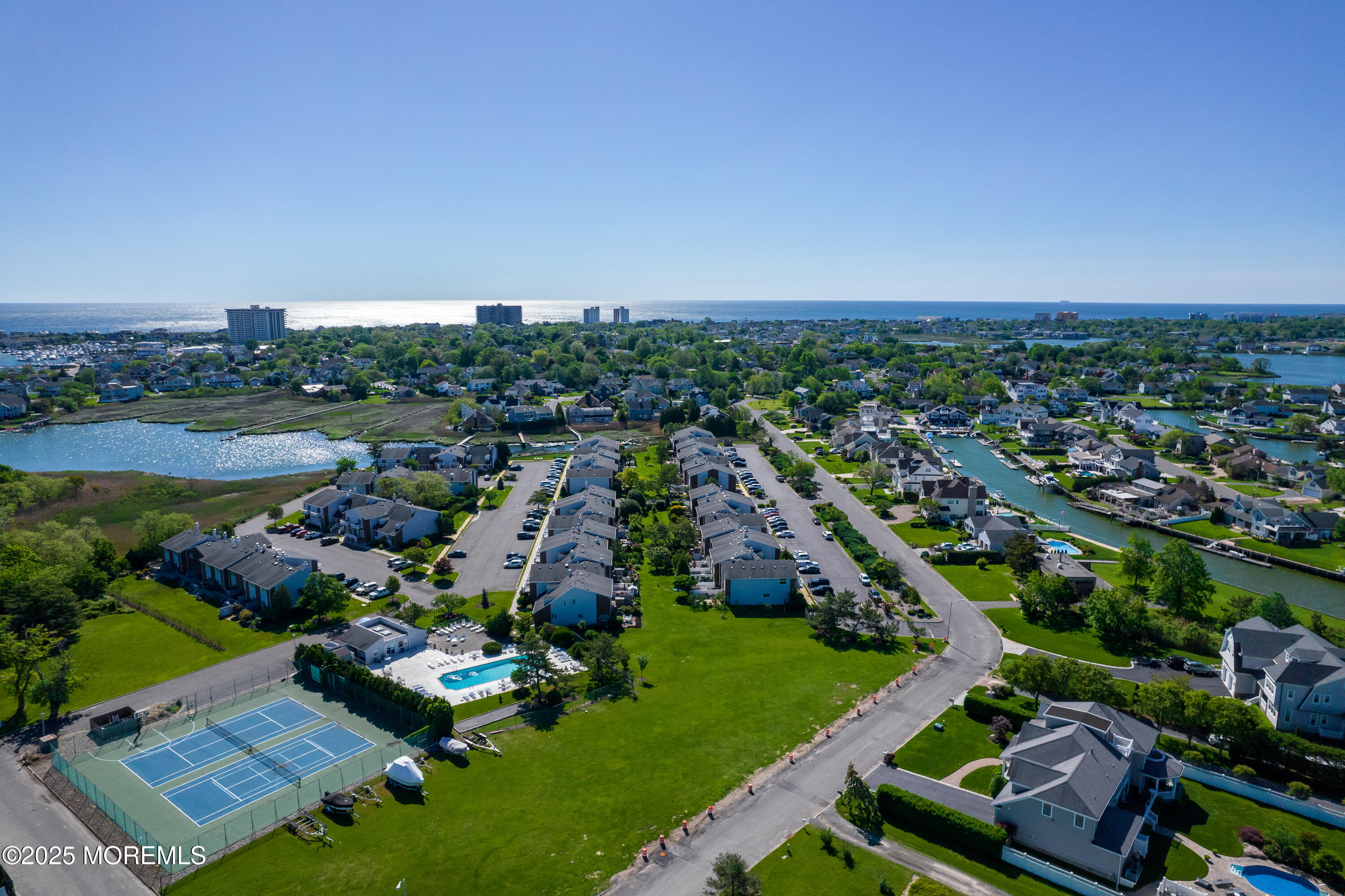 25 Meadow Avenue, 30