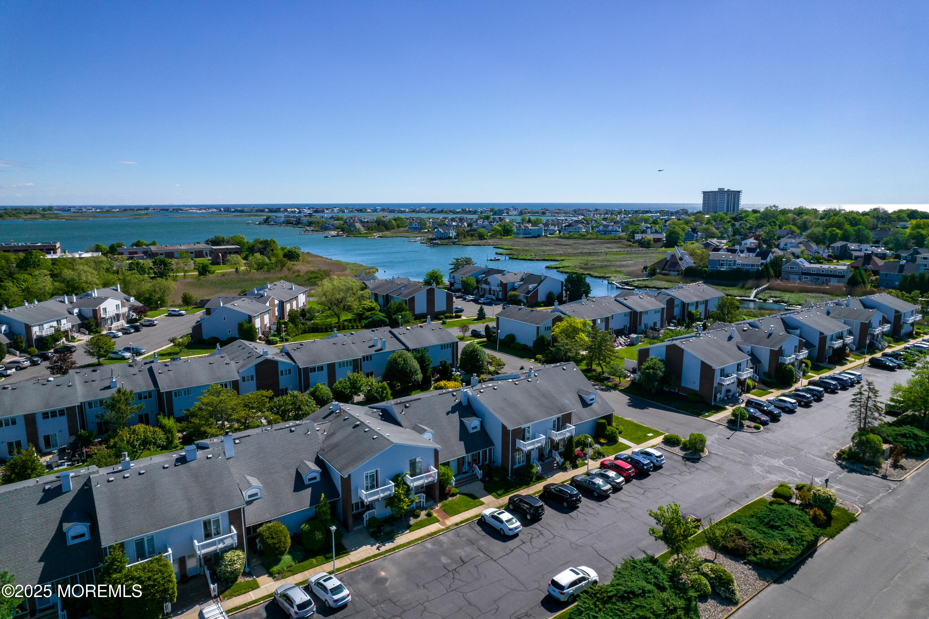 25 Meadow Avenue, 30