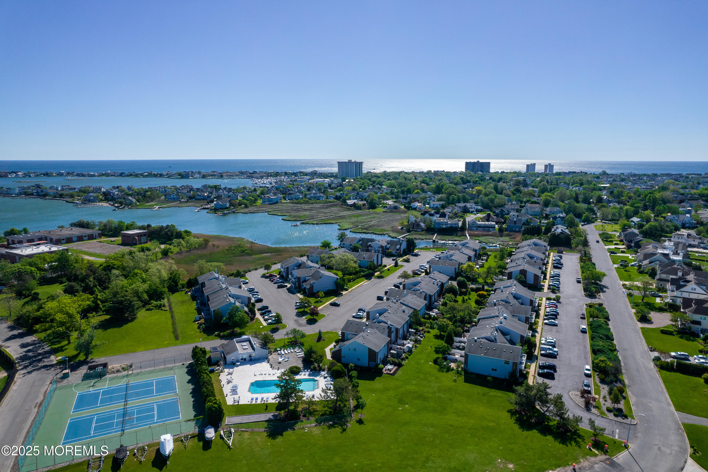 25 Meadow Avenue, 30