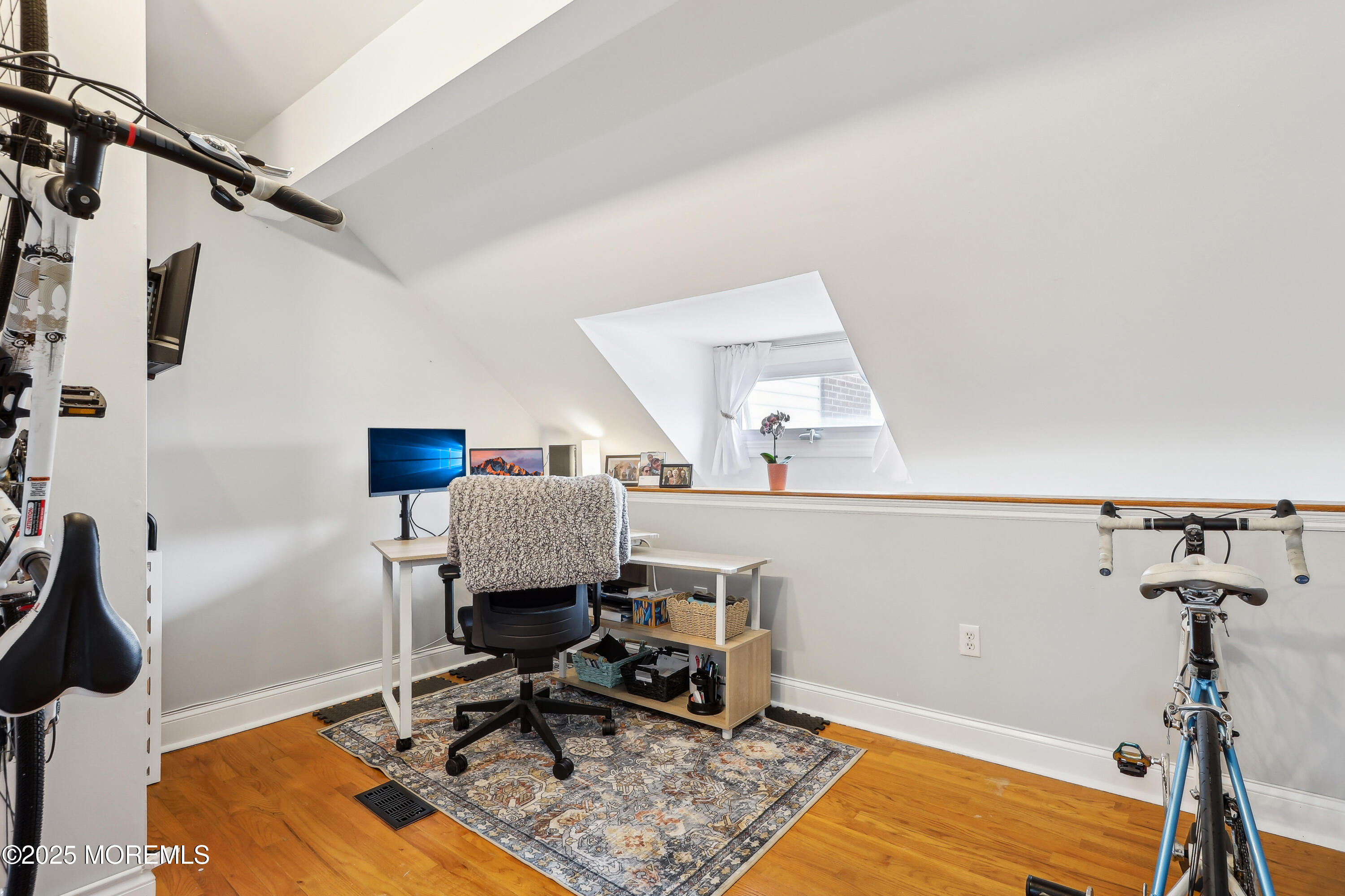 25 Meadow Avenue, 30