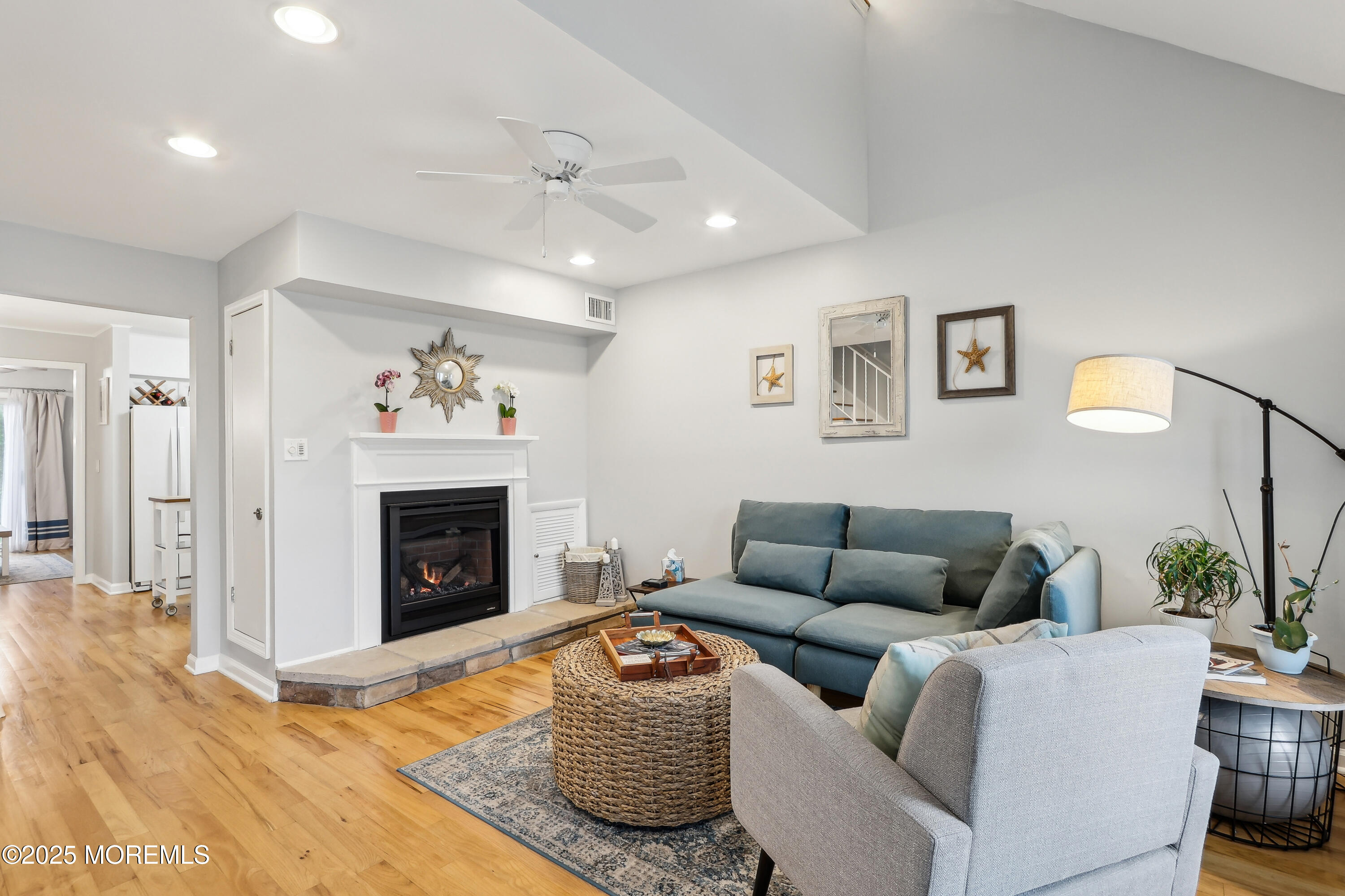 25 Meadow Avenue, 30