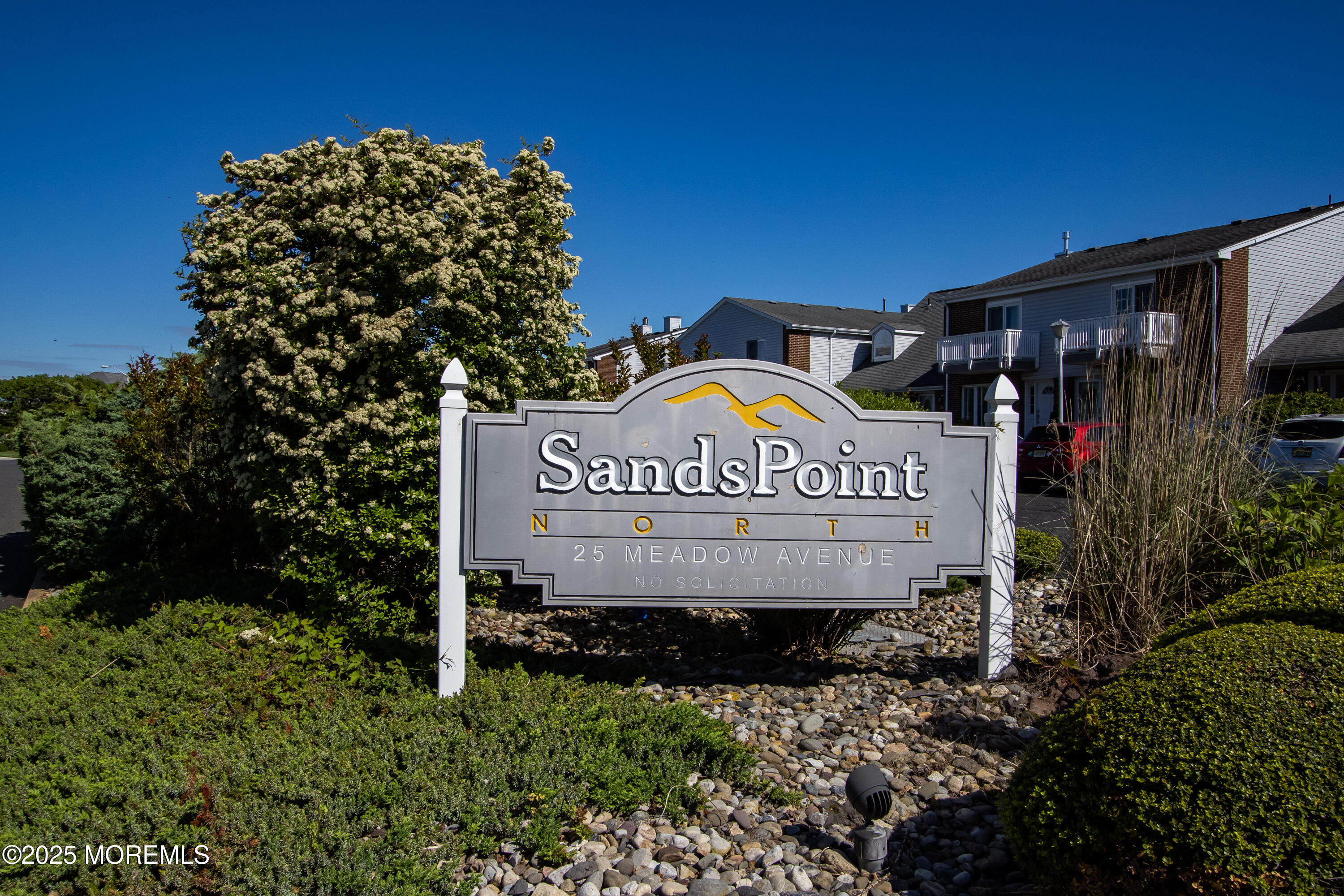 25 Meadow Avenue, 30