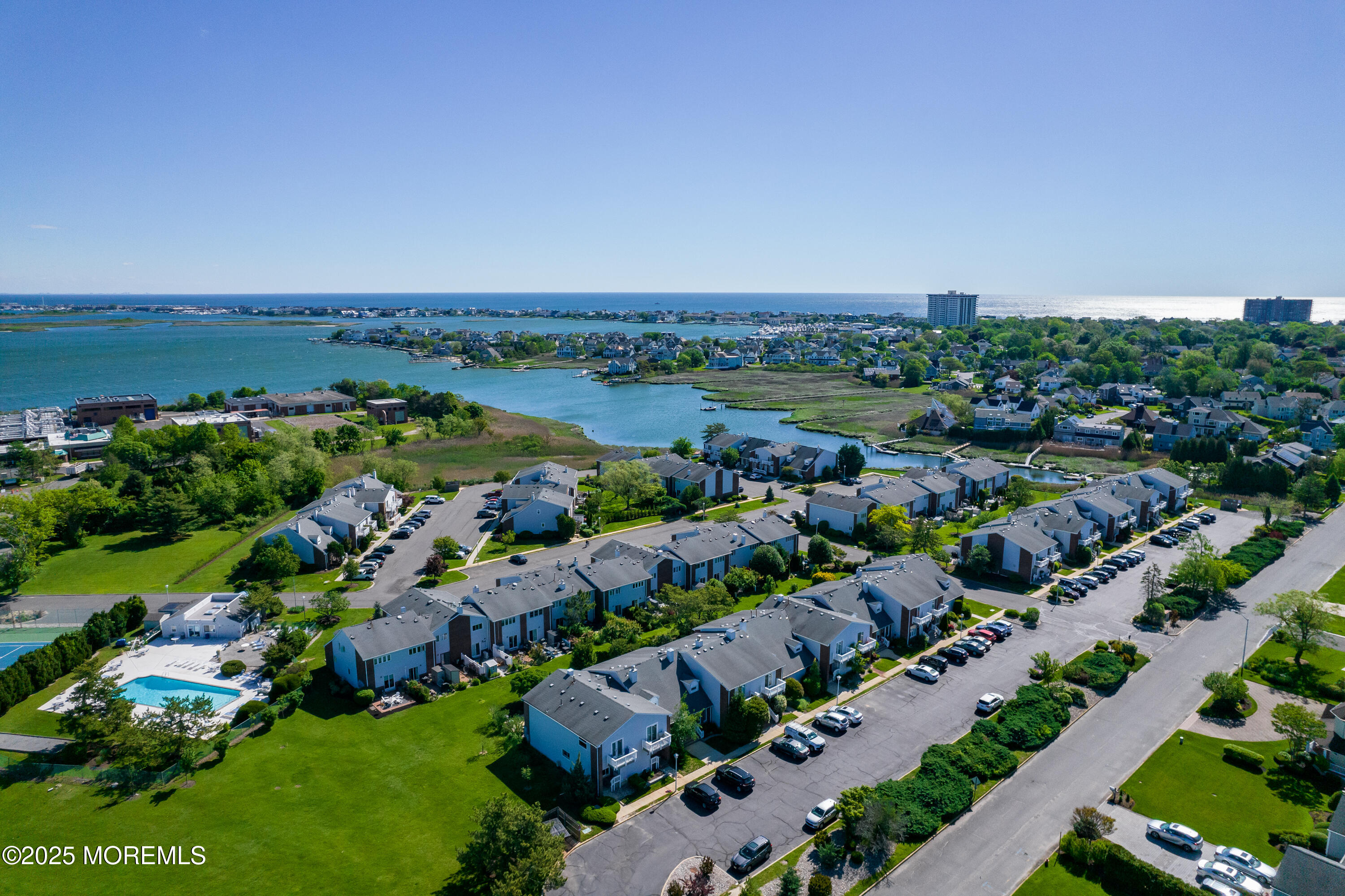 25 Meadow Avenue, 30