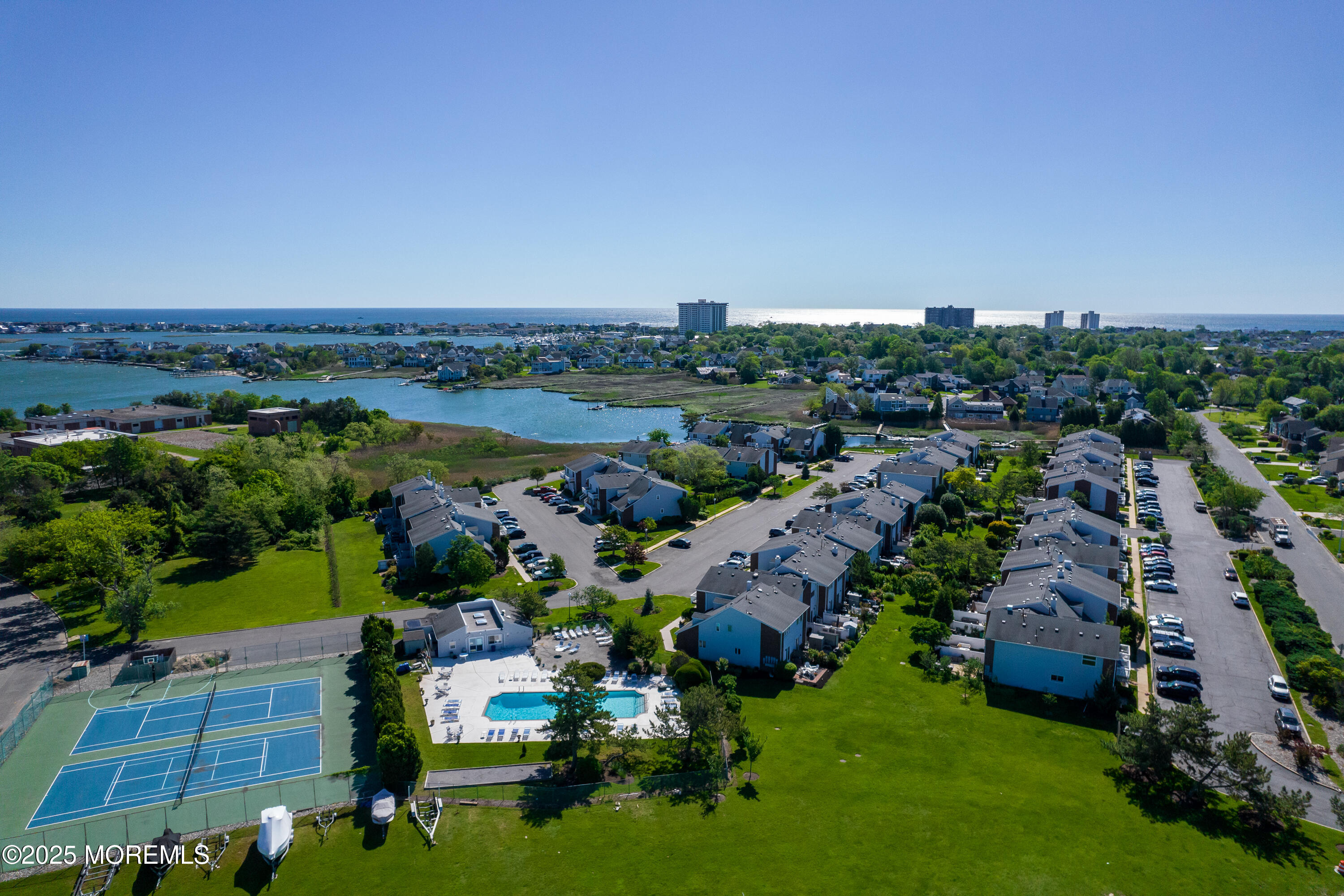 25 Meadow Avenue, 30