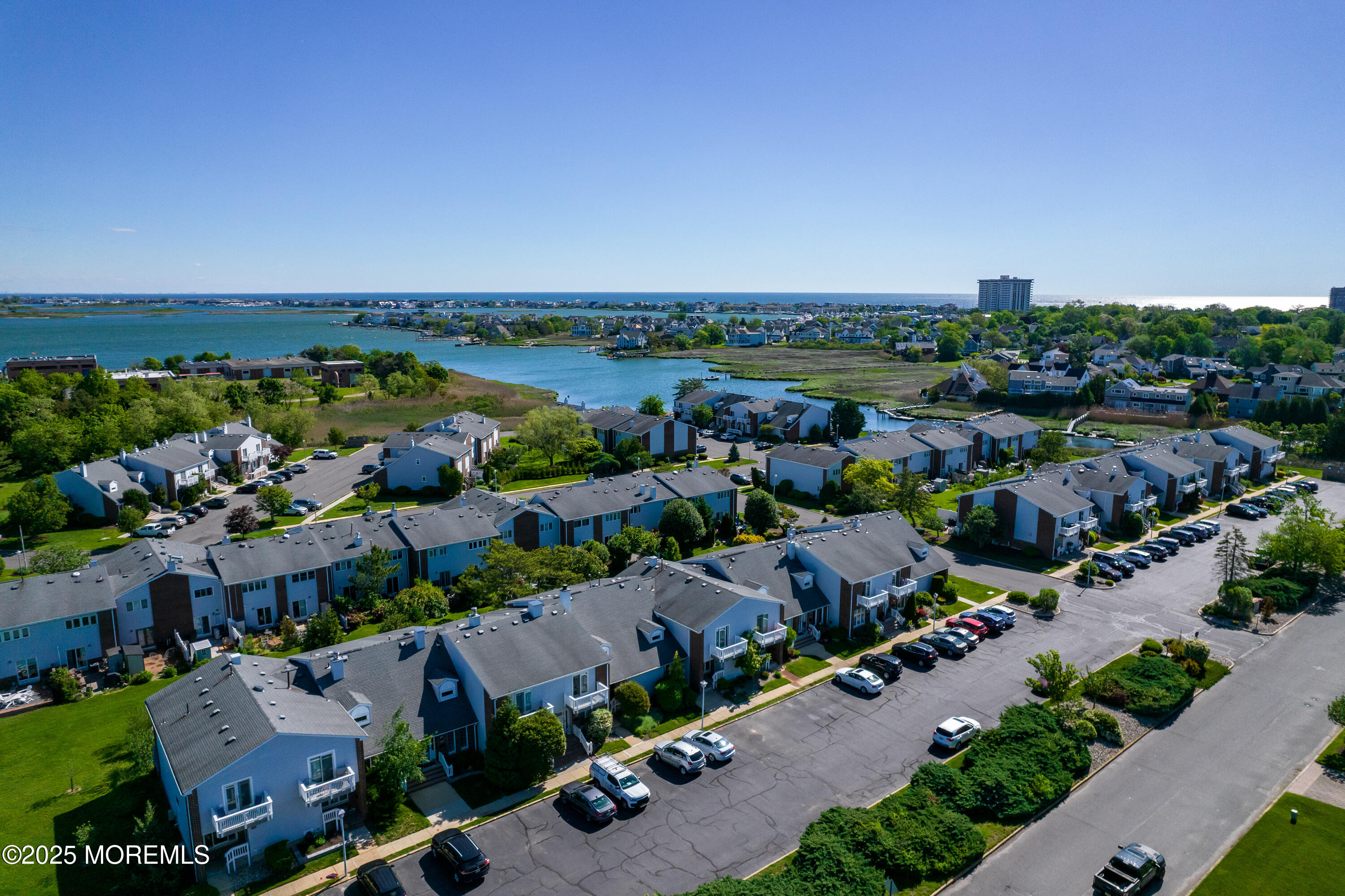 25 Meadow Avenue, 30