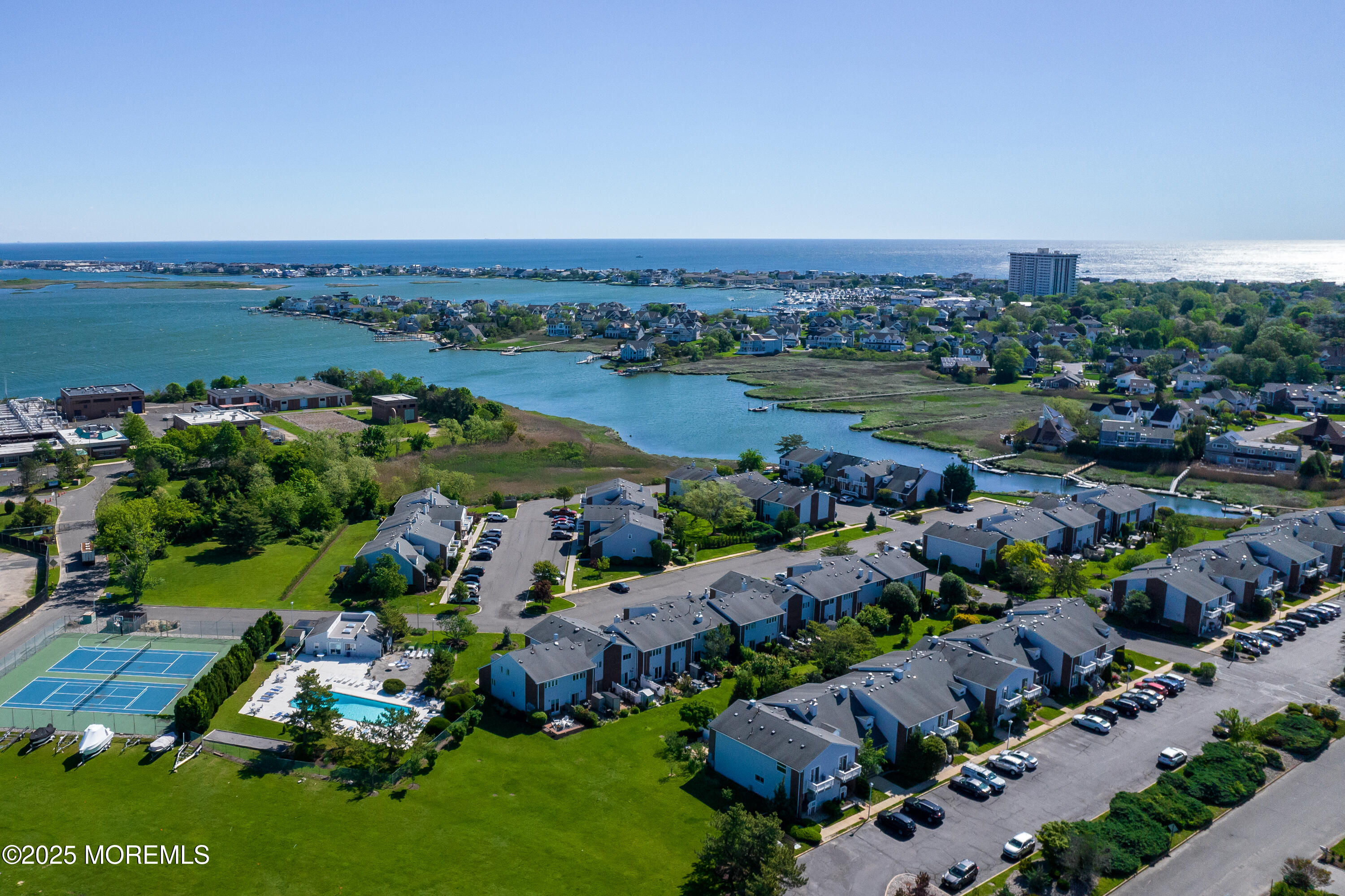 25 Meadow Avenue, 30