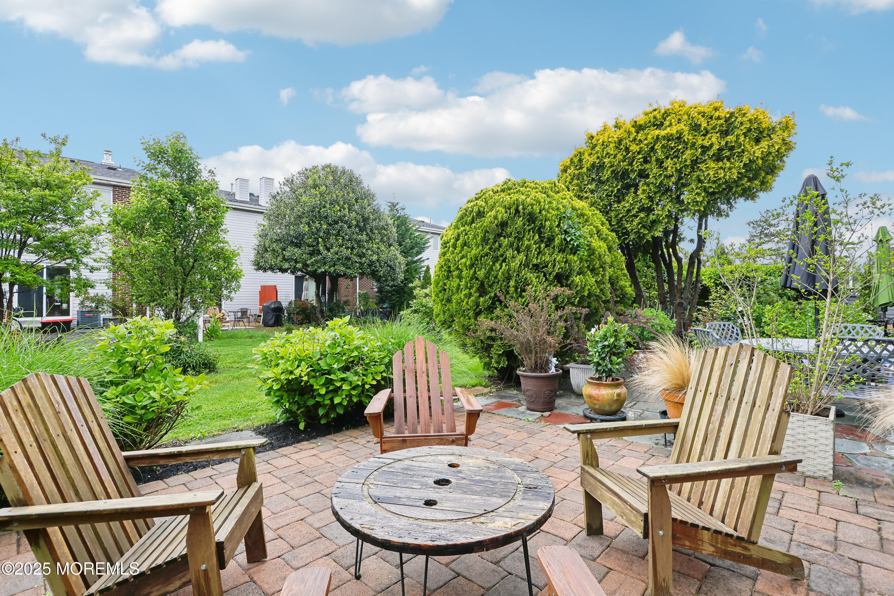 25 Meadow Avenue, 30