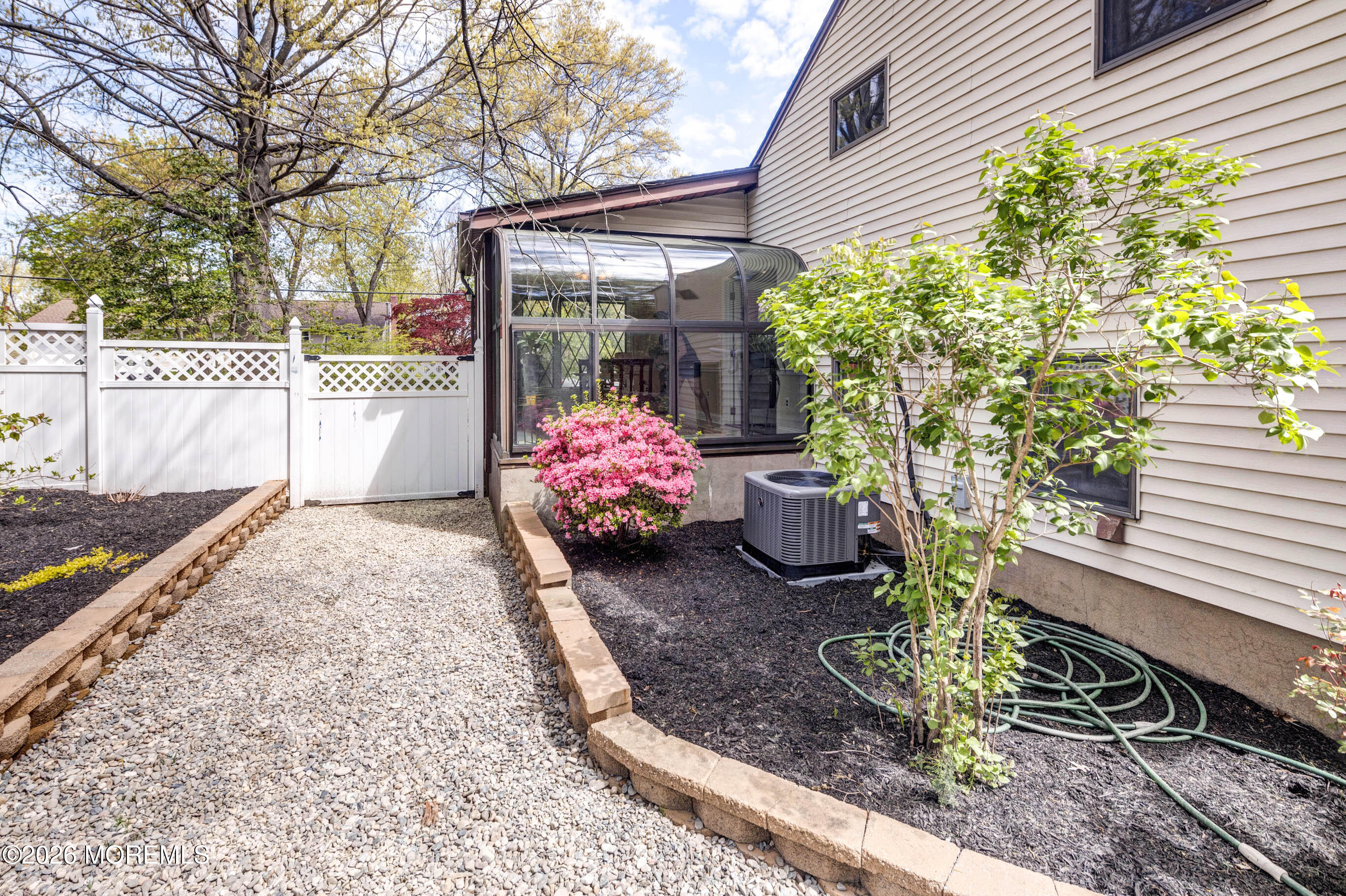4 Woodland Road