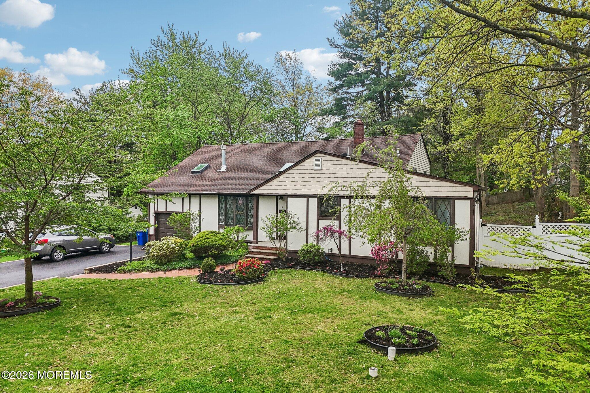 4 Woodland Road
