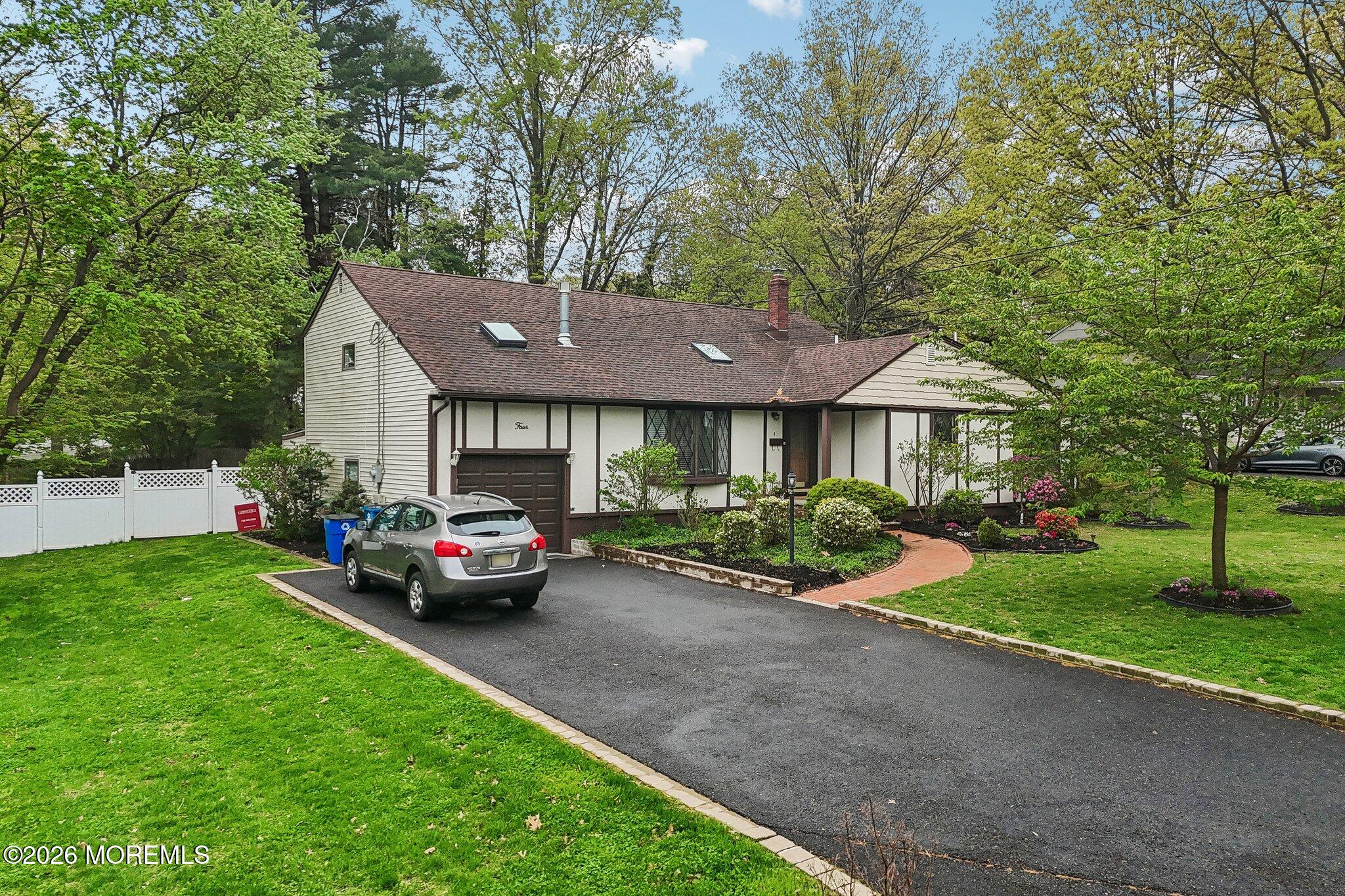 4 Woodland Road