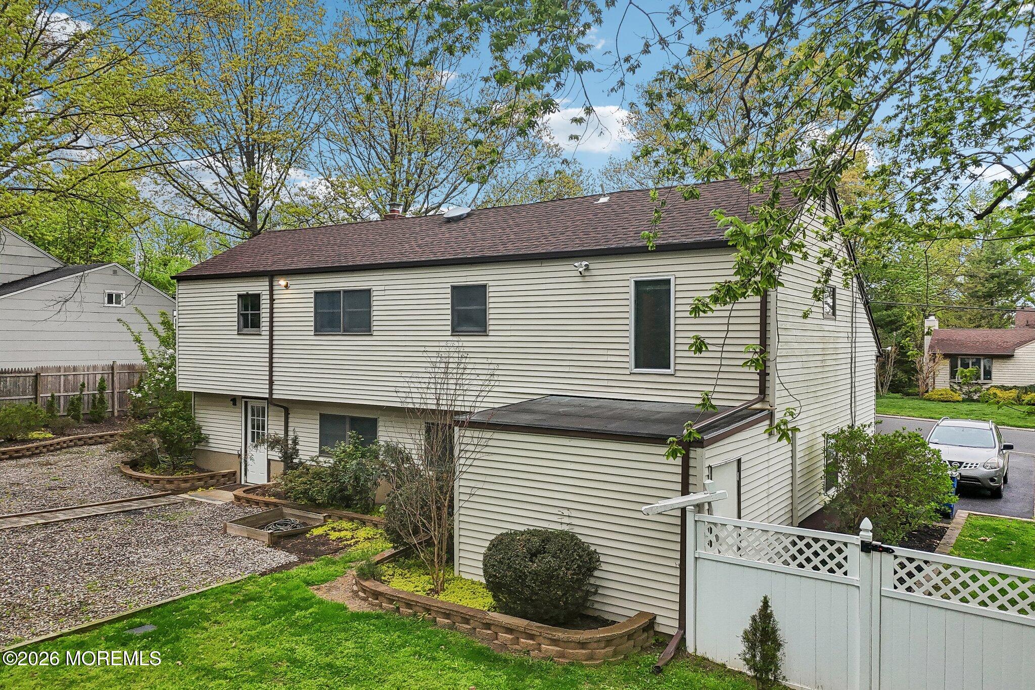 4 Woodland Road