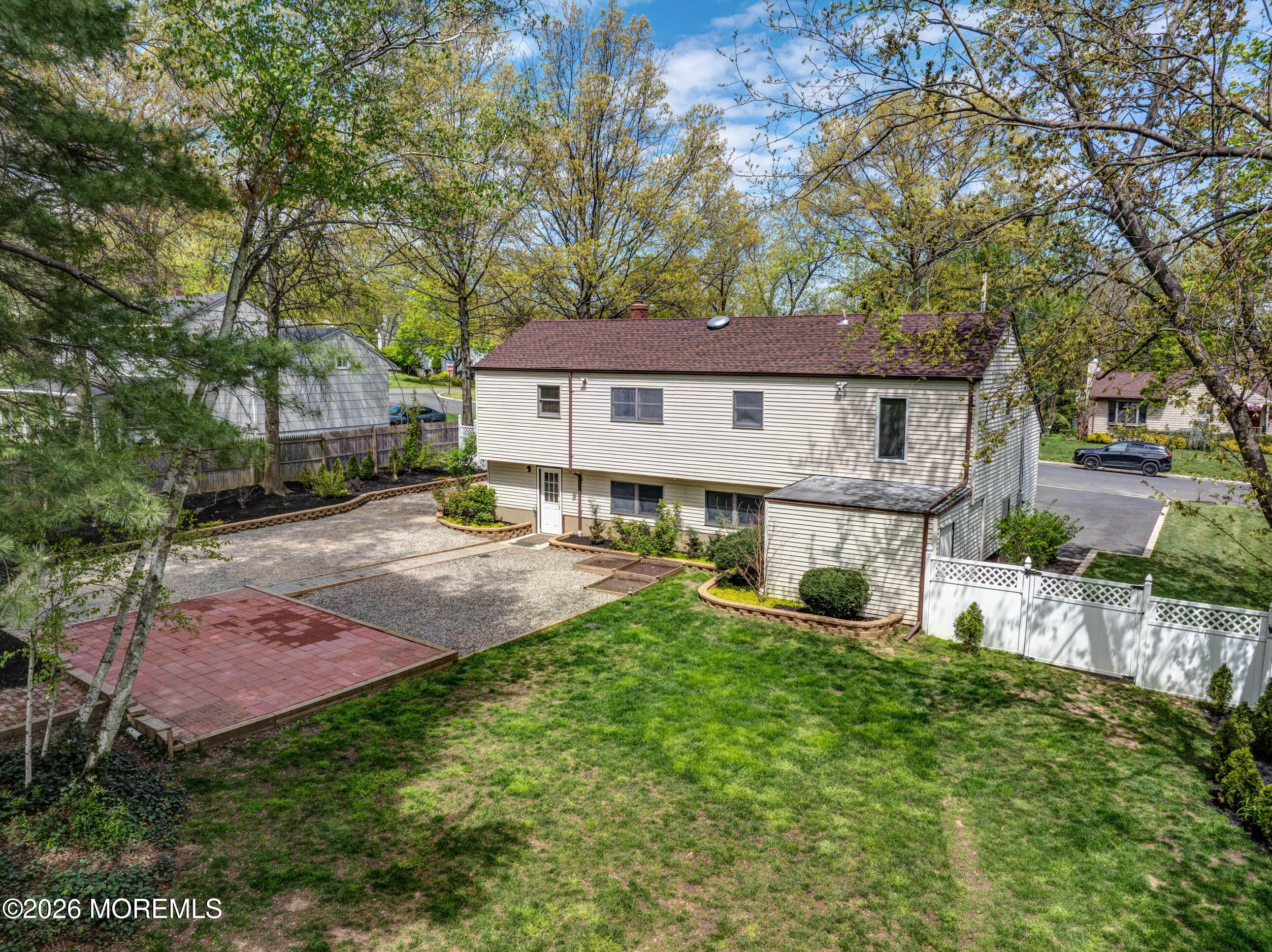 4 Woodland Road