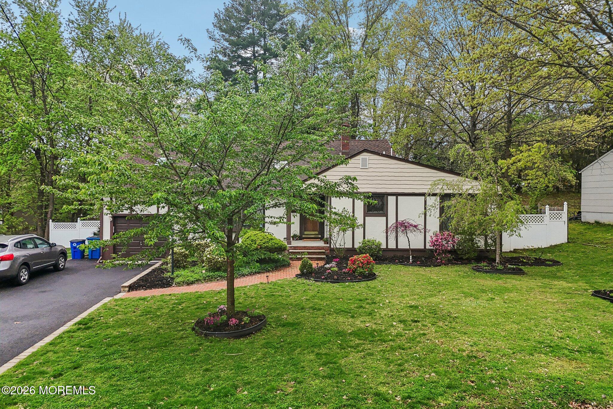 4 Woodland Road