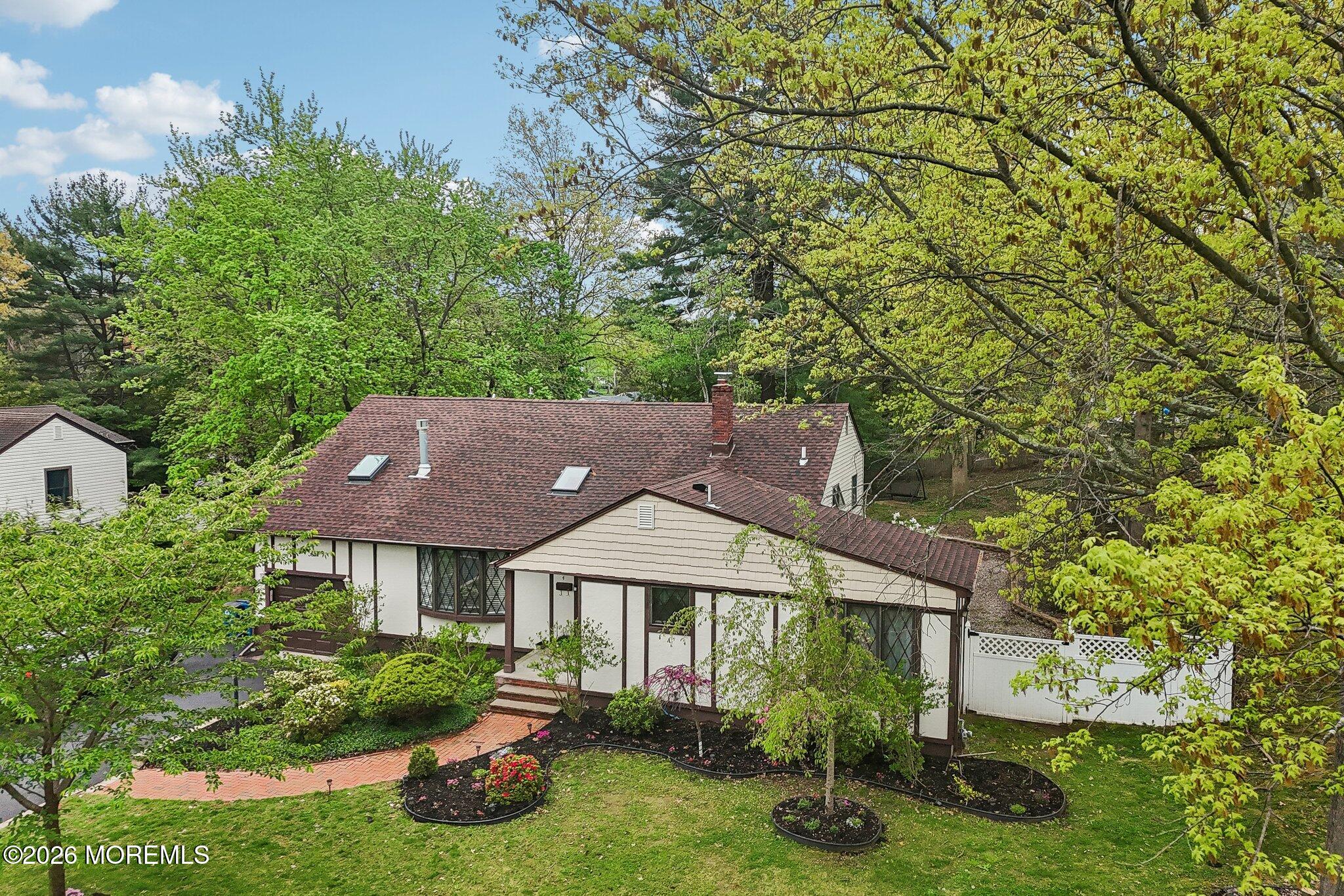 4 Woodland Road
