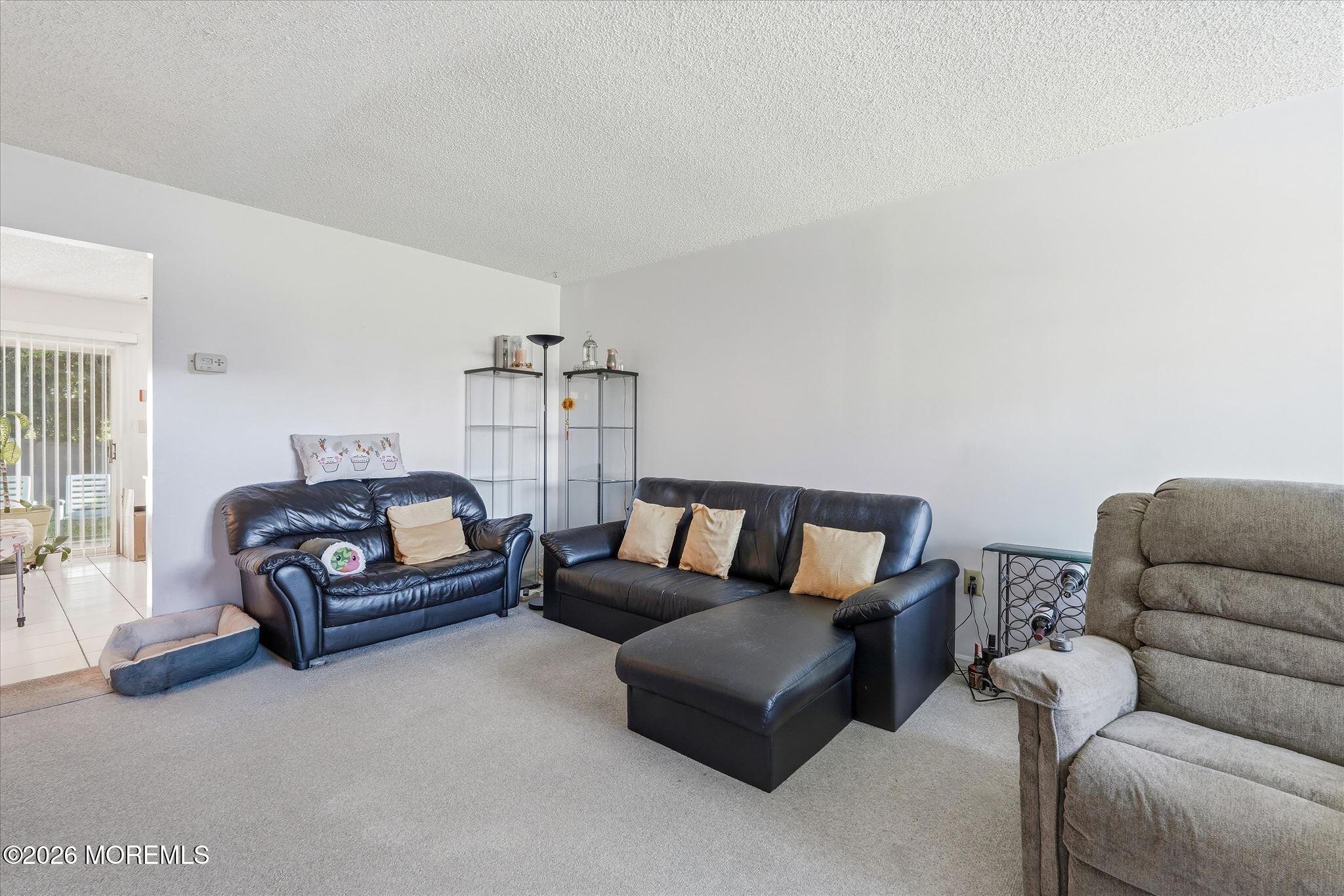 8 Stuart Drive 4