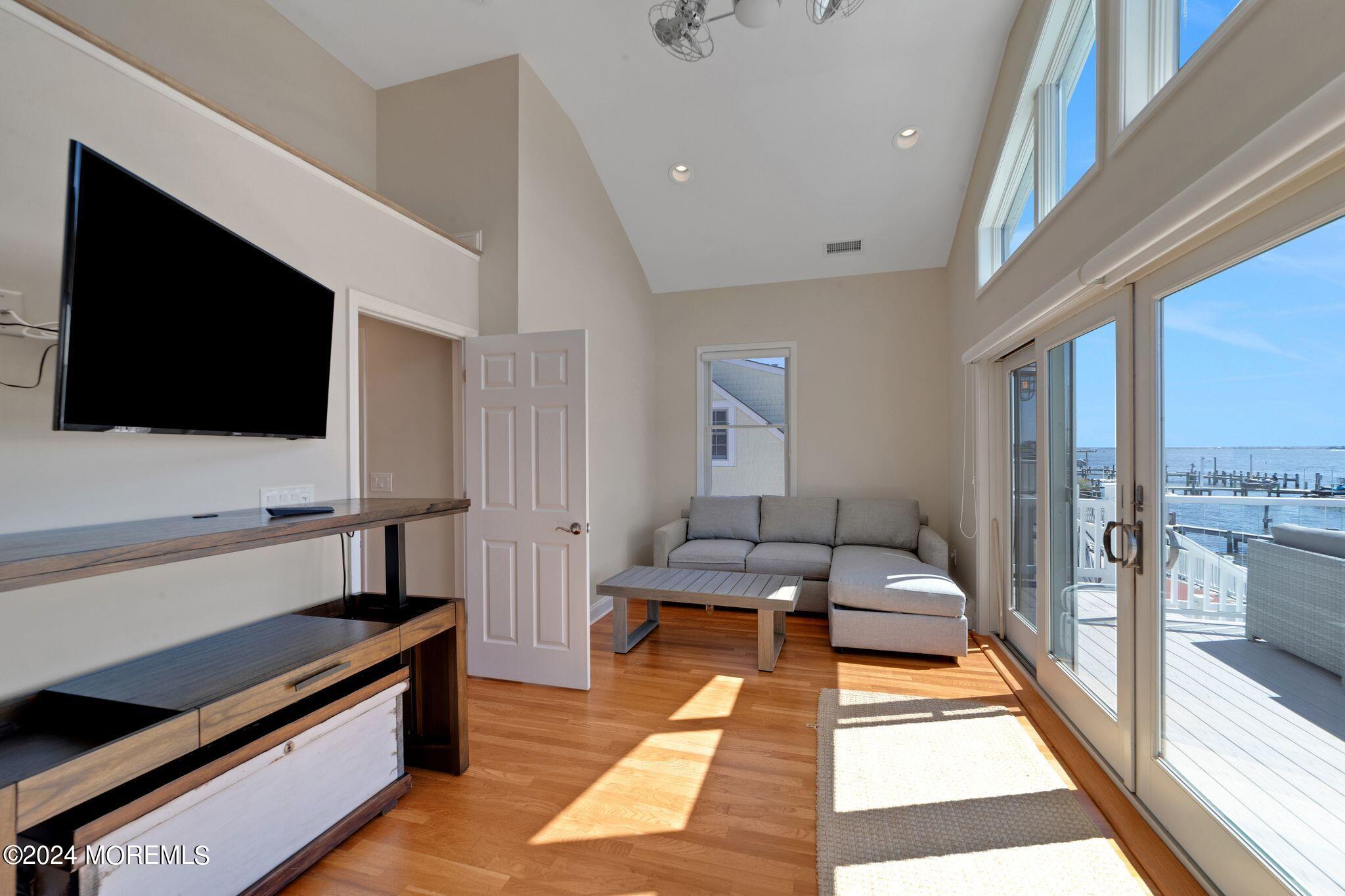 340 Bay Lane