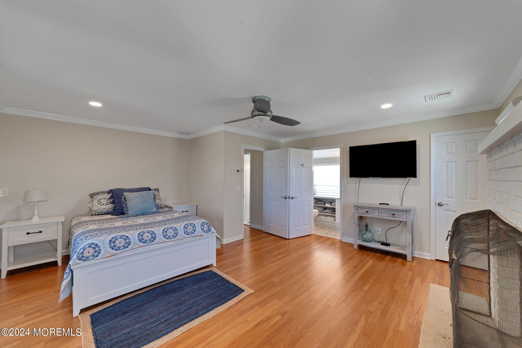 340 Bay Lane
