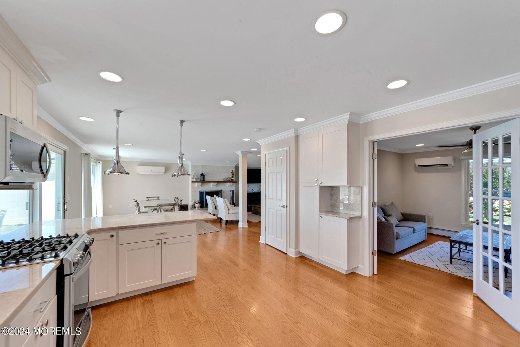 340 Bay Lane