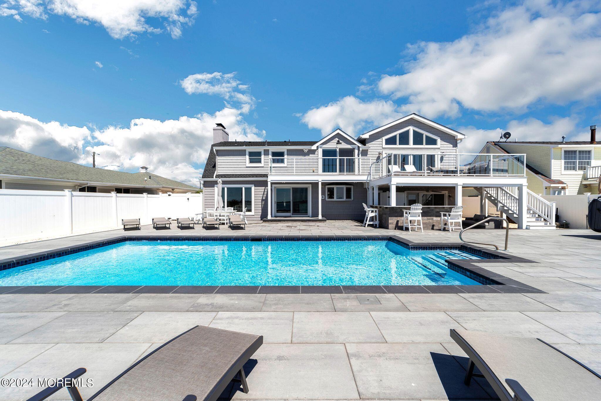 340 Bay Lane