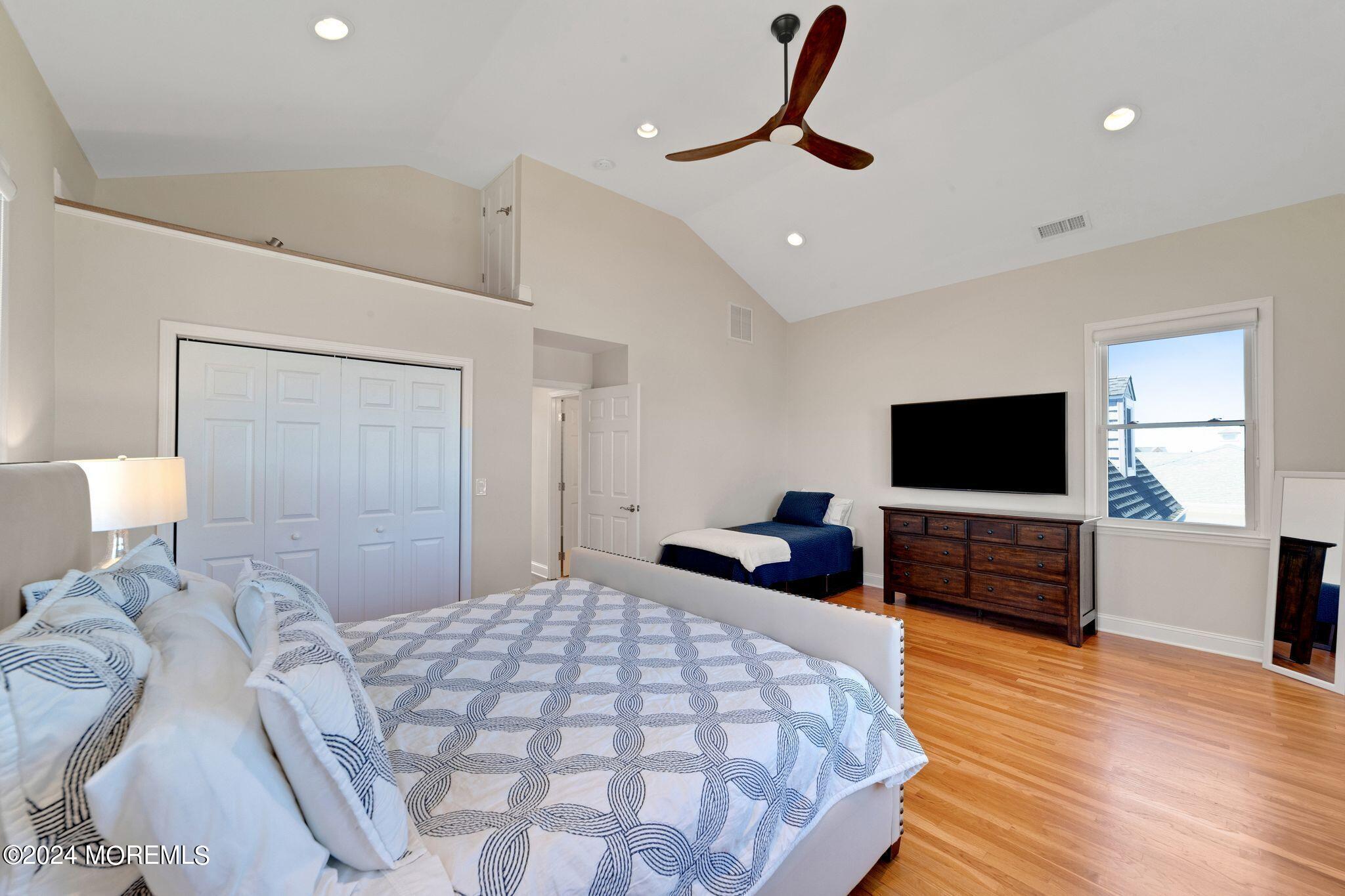 340 Bay Lane
