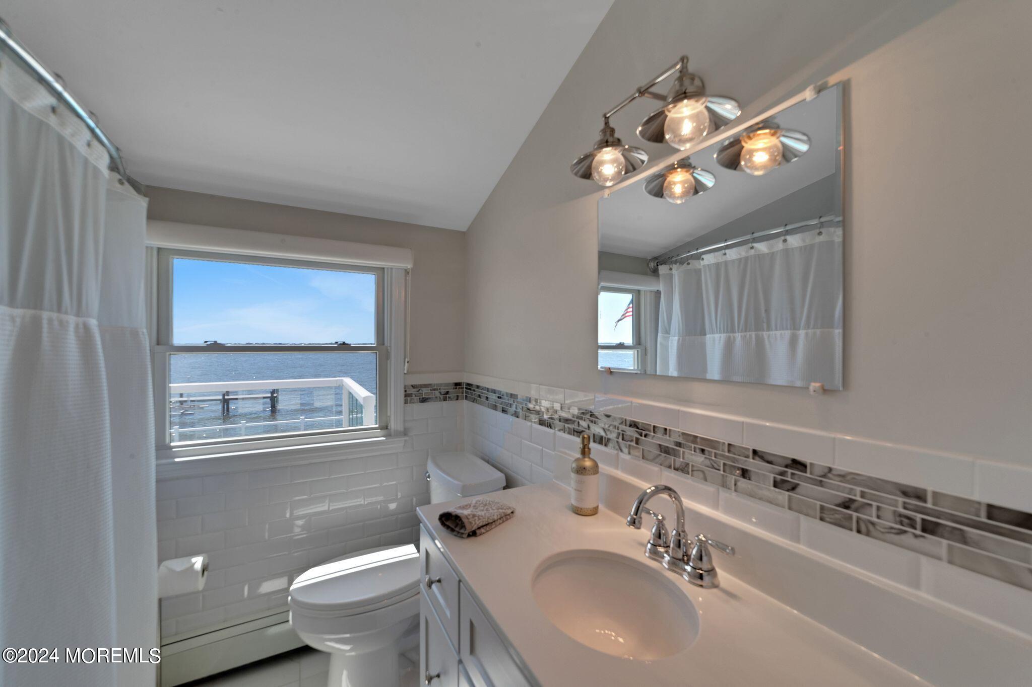 340 Bay Lane