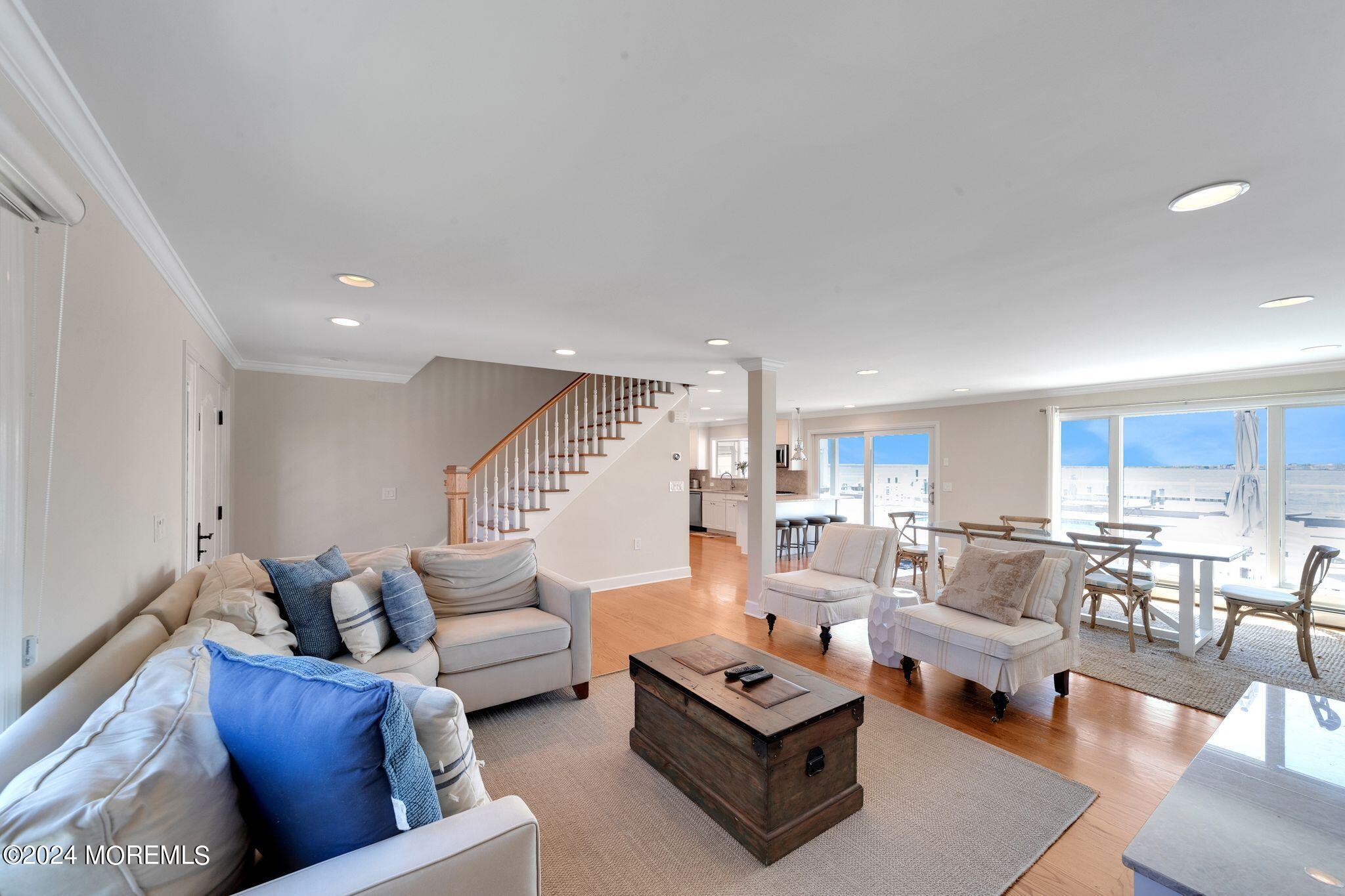 340 Bay Lane
