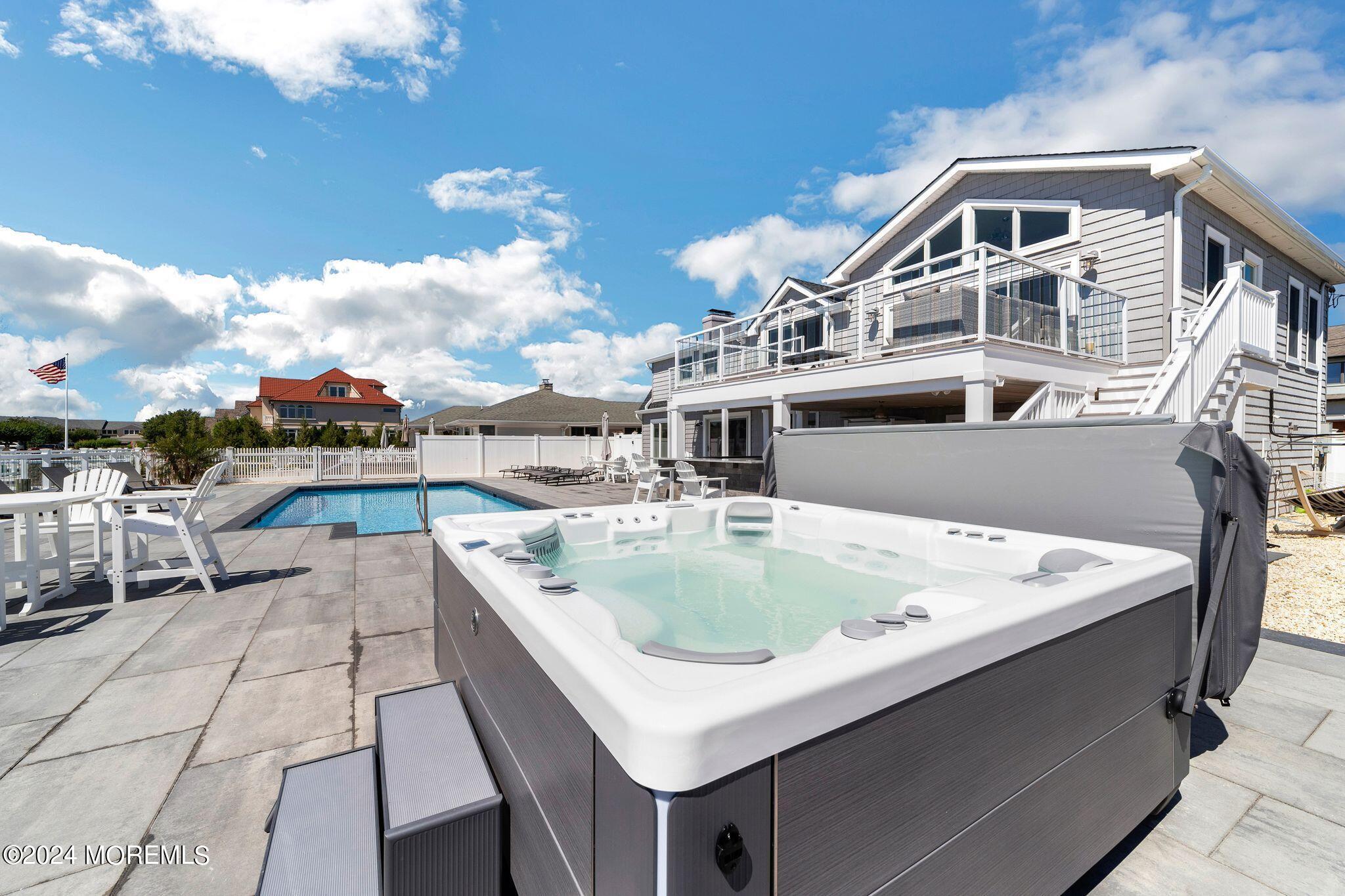 340 Bay Lane