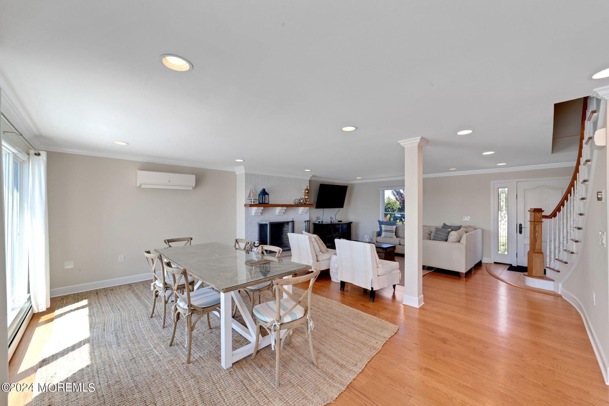 340 Bay Lane