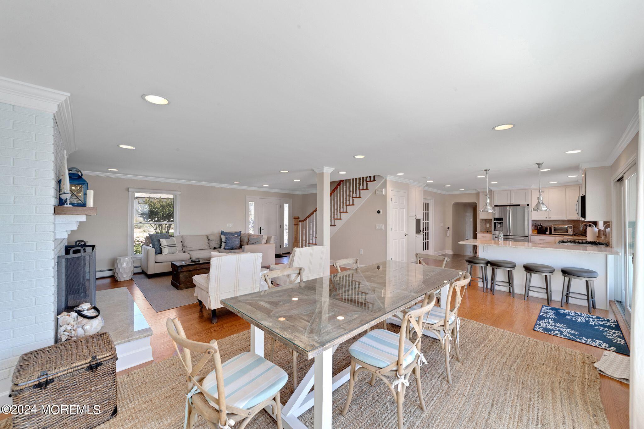 340 Bay Lane