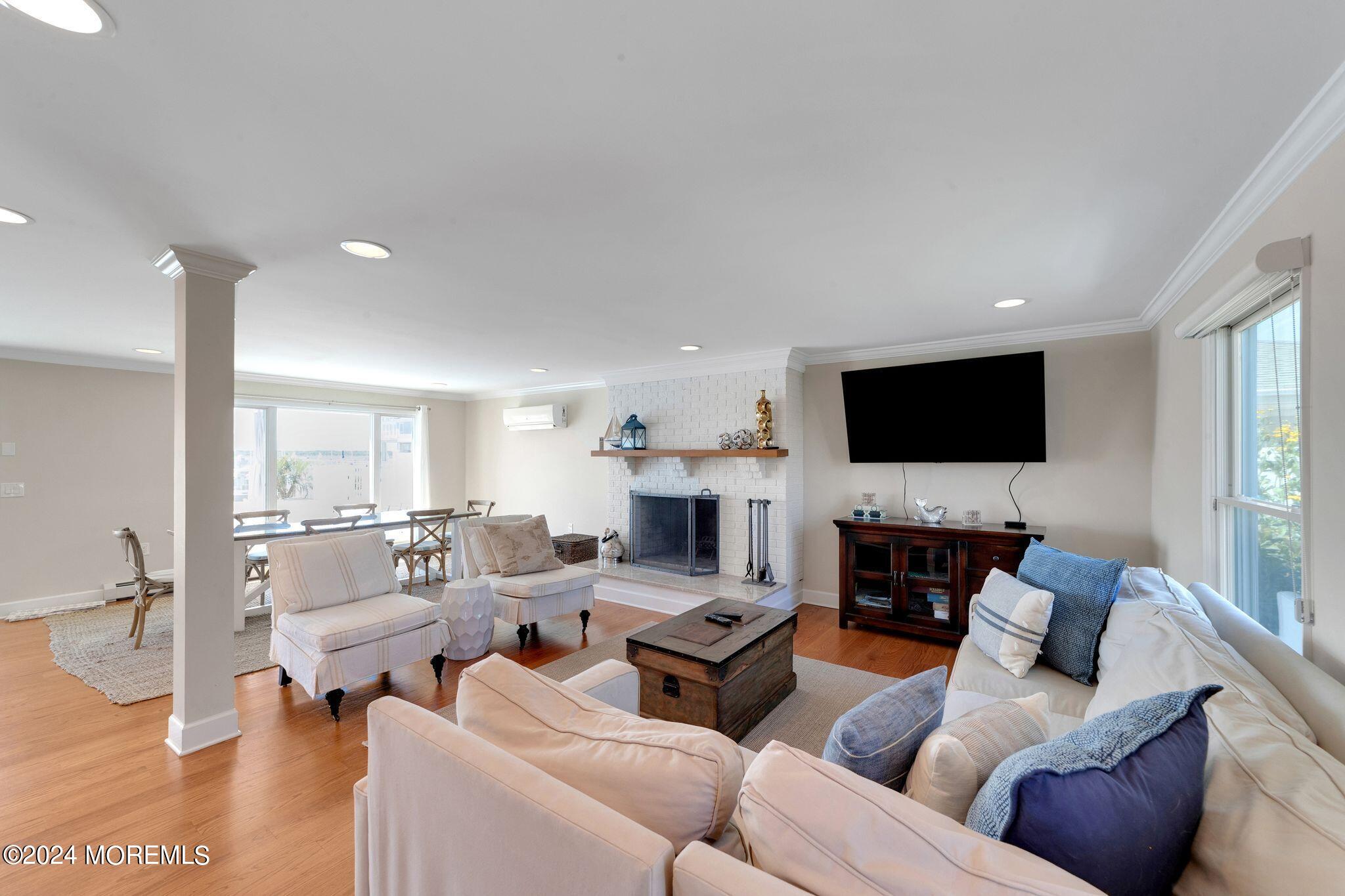 340 Bay Lane