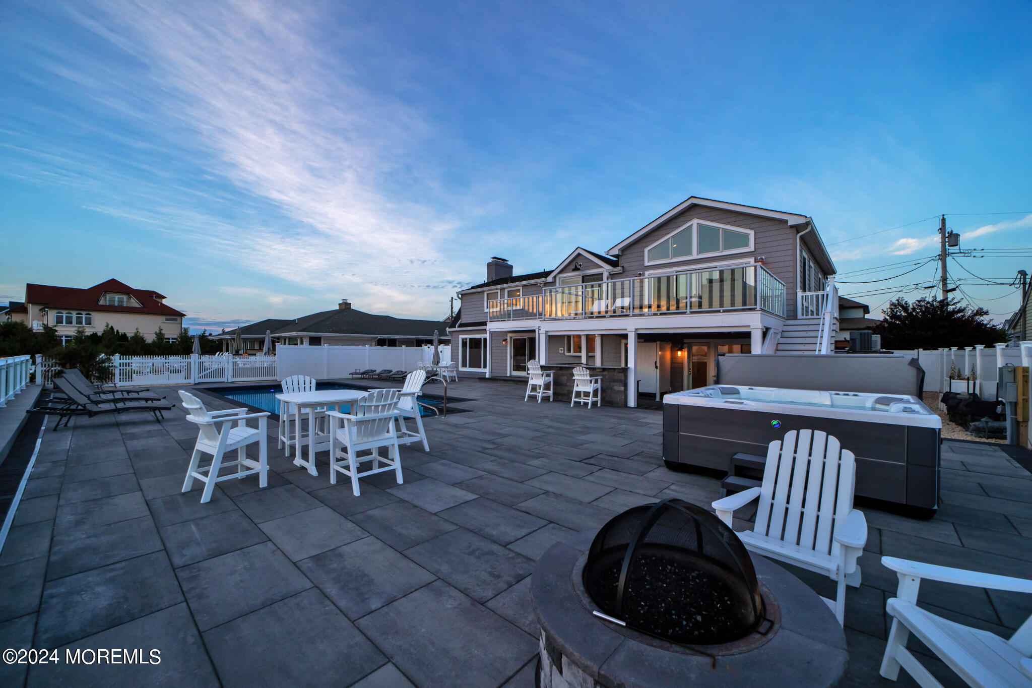 340 Bay Lane
