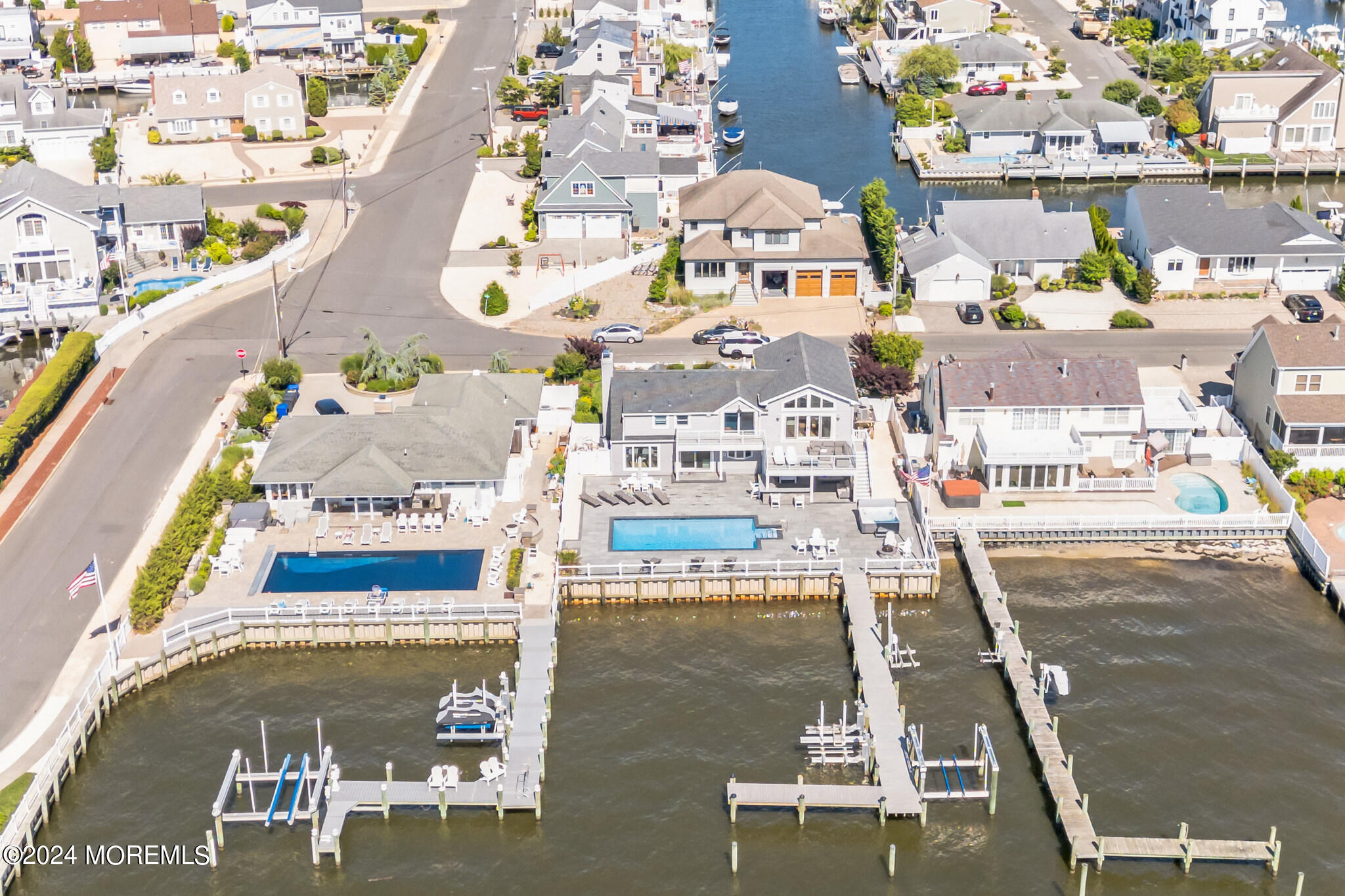 340 Bay Lane