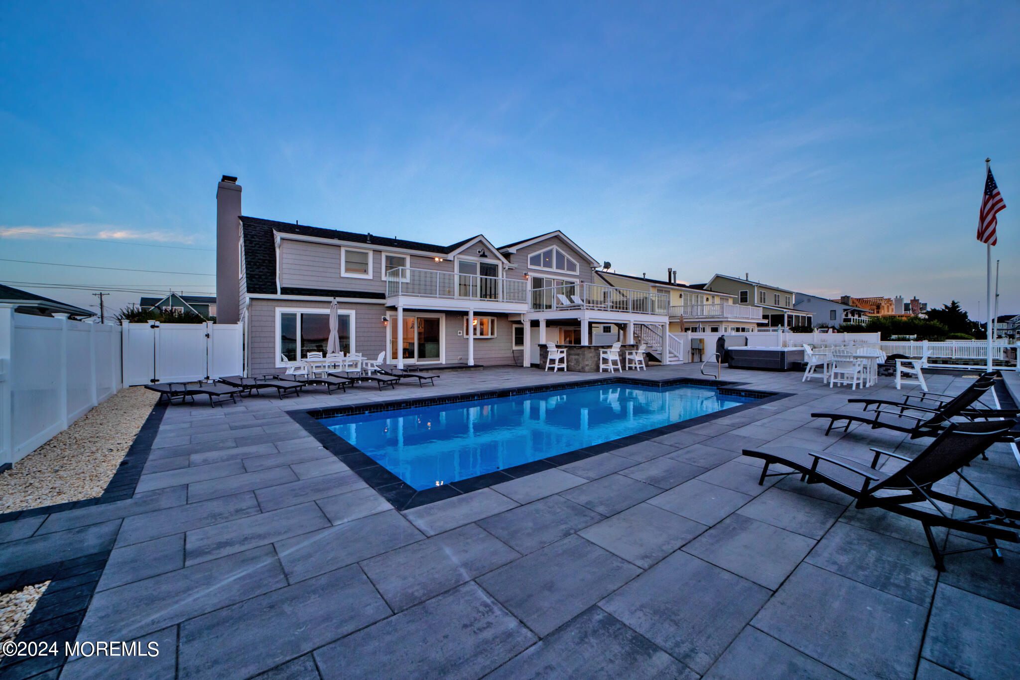 340 Bay Lane
